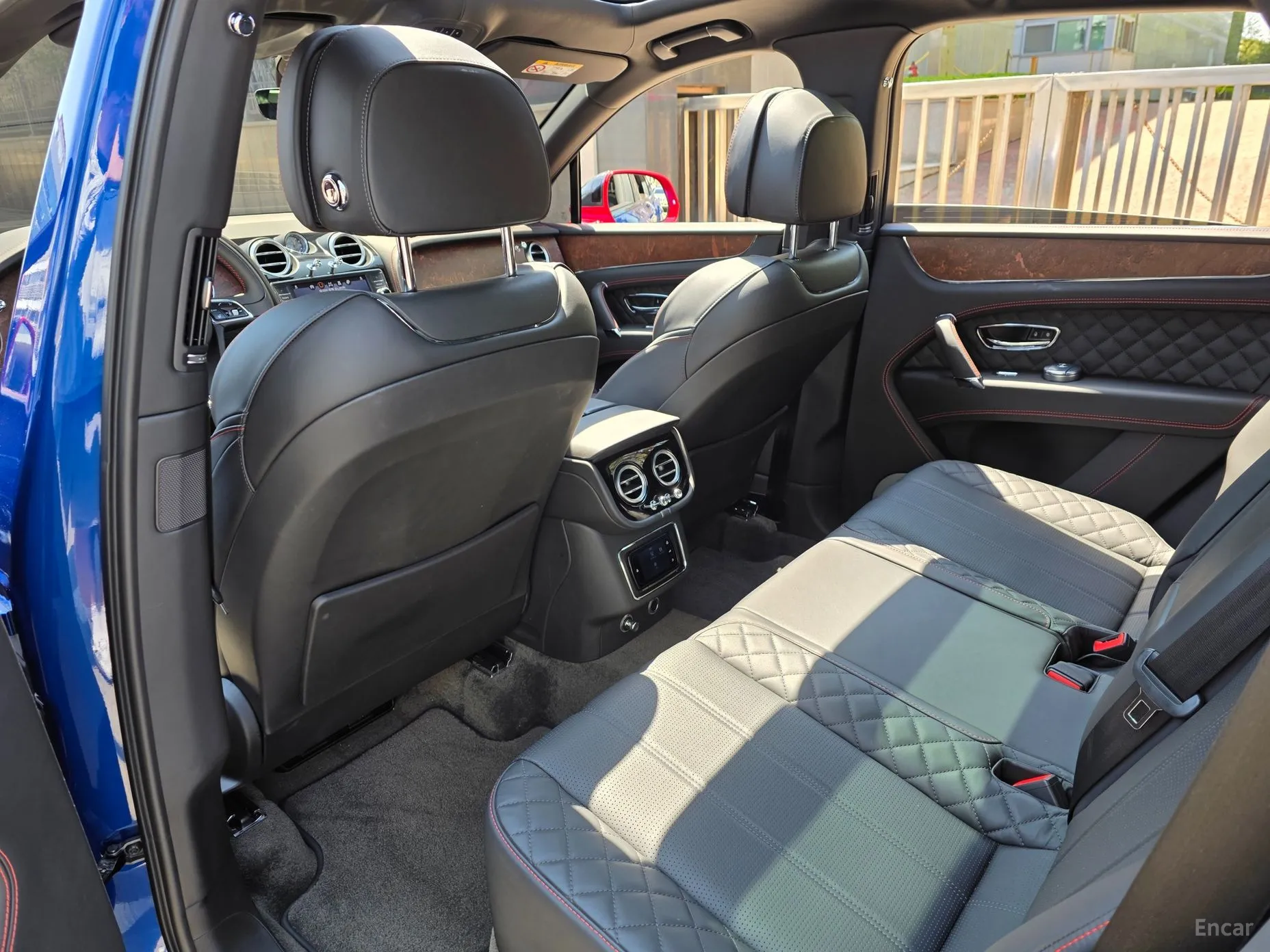 Bentley Bentayga превью 18