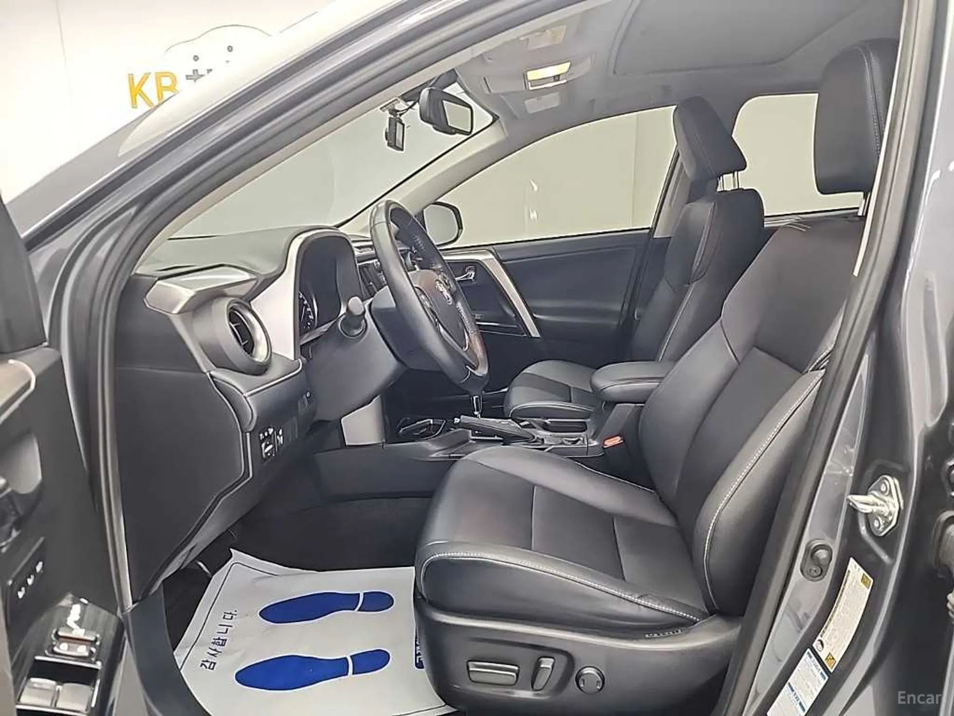 Toyota RAV4 превью 11