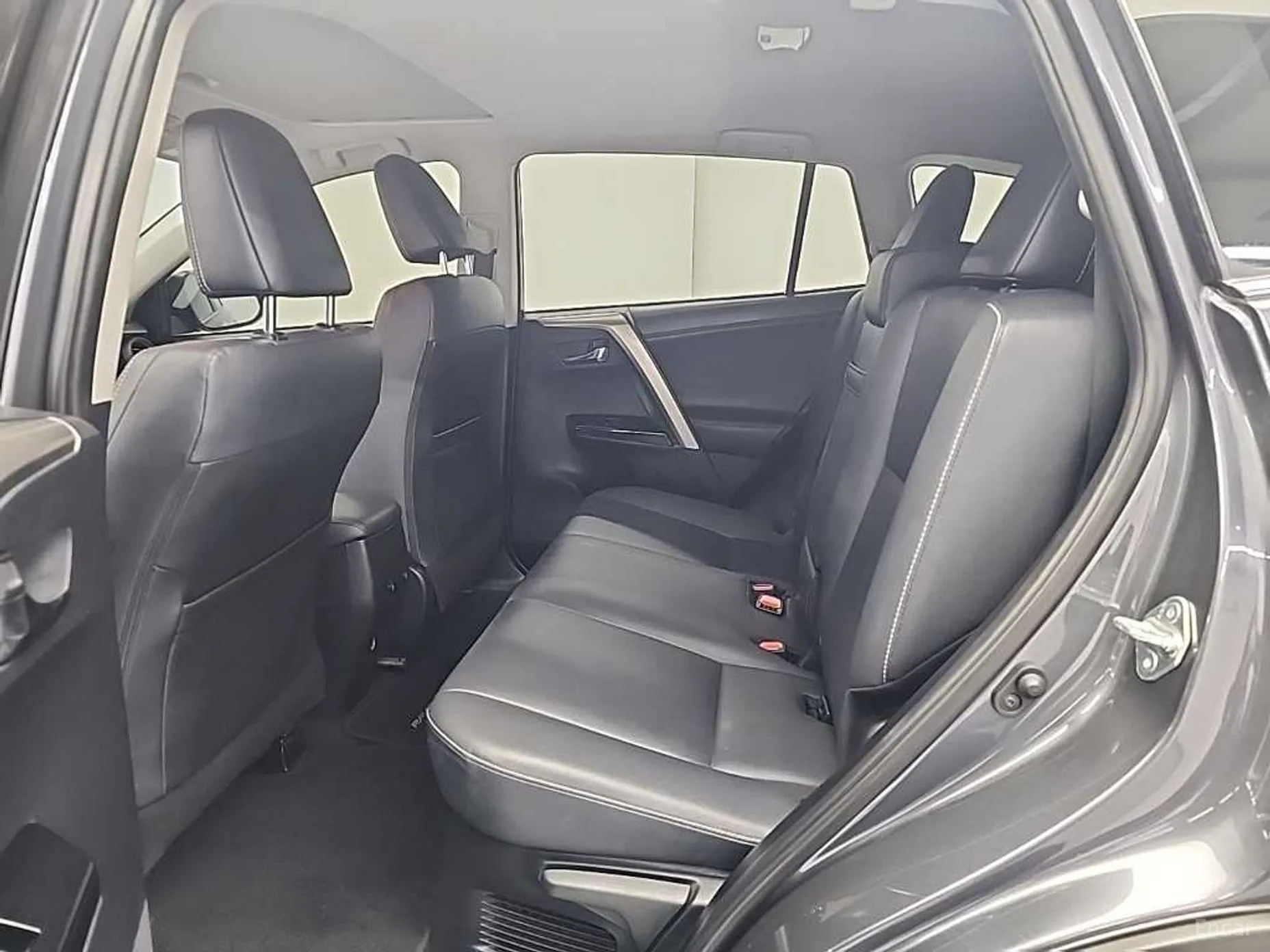 Toyota RAV4 превью 12