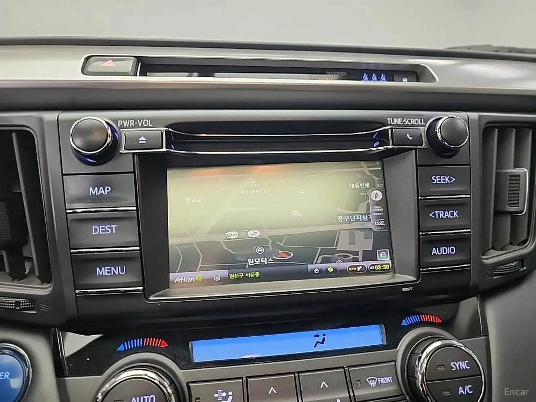 Toyota RAV4 превью 14