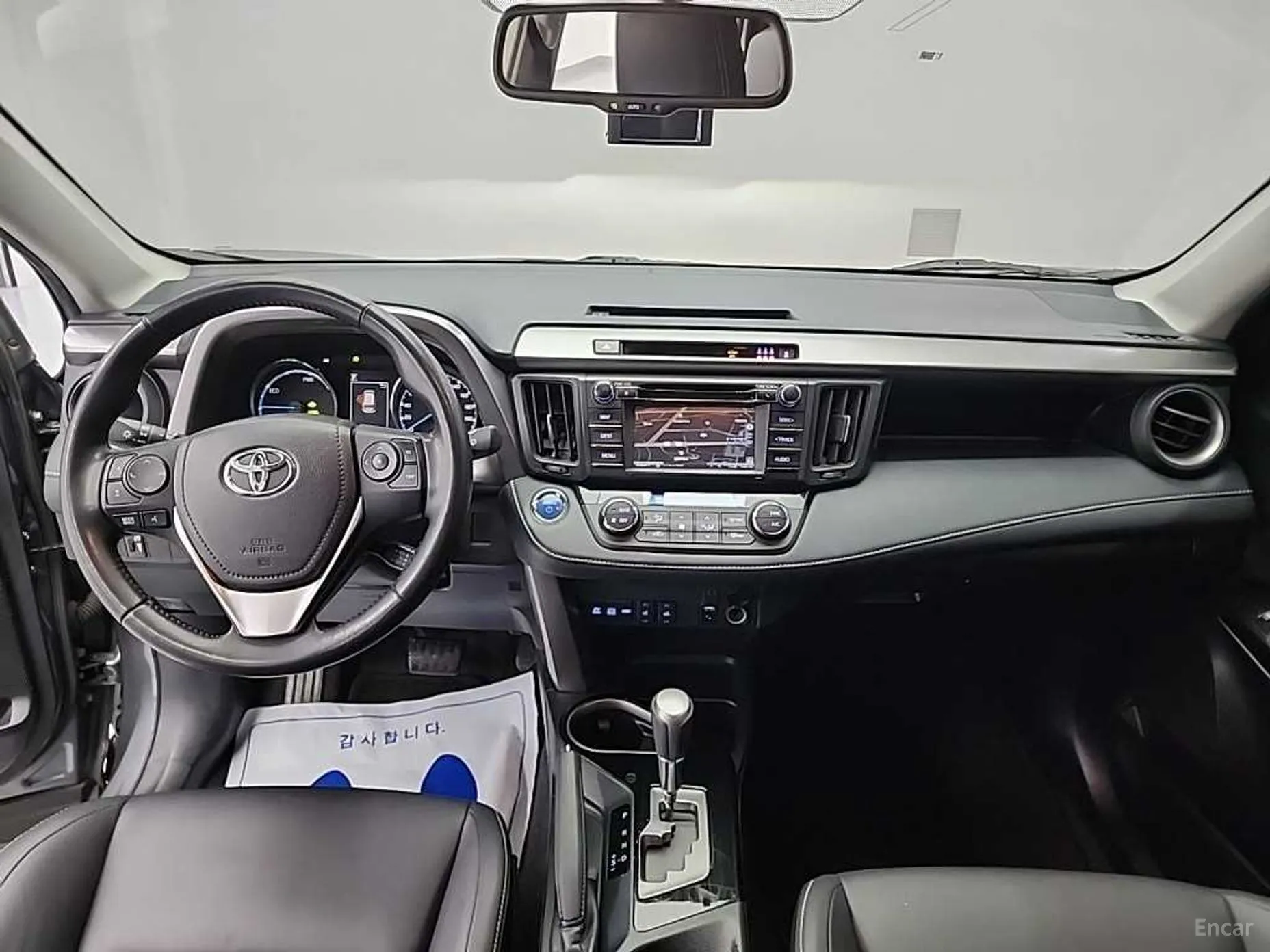 Toyota RAV4 превью 7