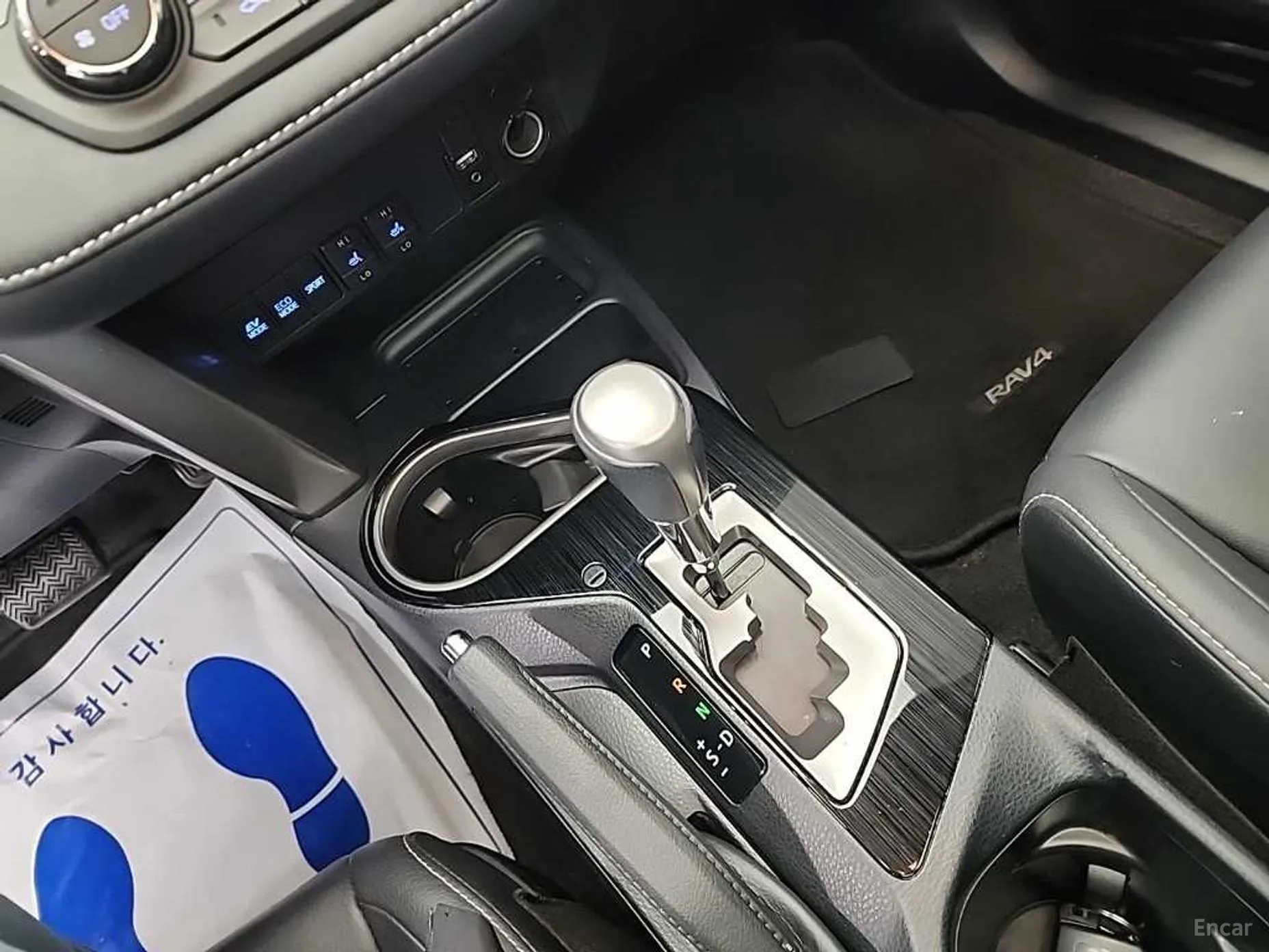 Toyota RAV4 превью 8