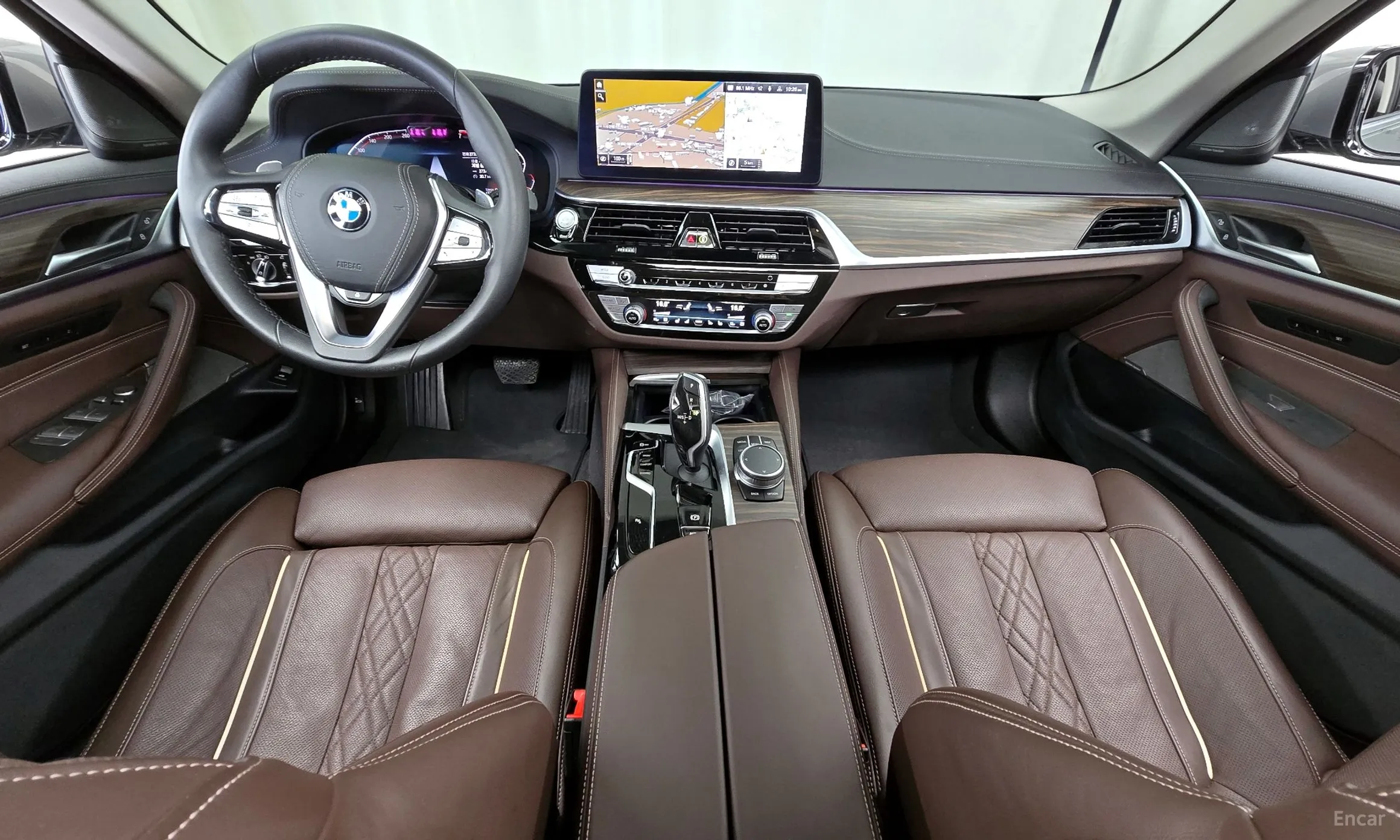 BMW 5 Series (G30) превью 4