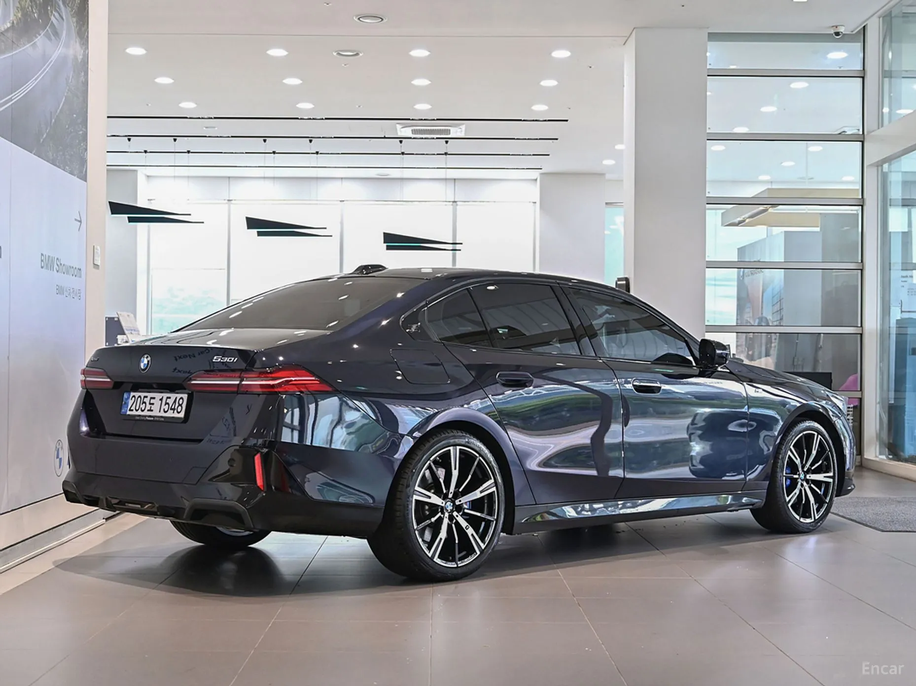 BMW 5 Series (G60) превью 3