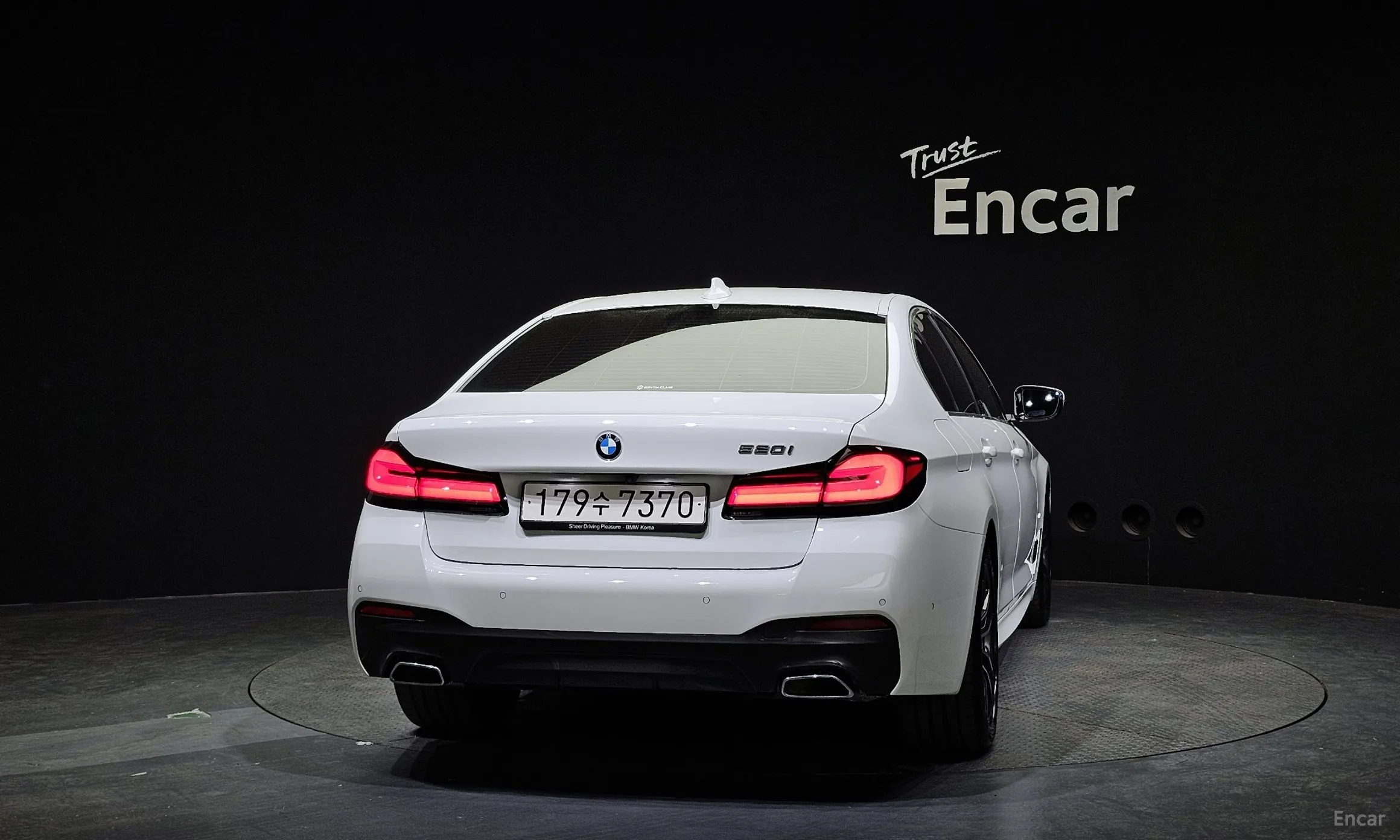 BMW 5 Series (G30) превью 3
