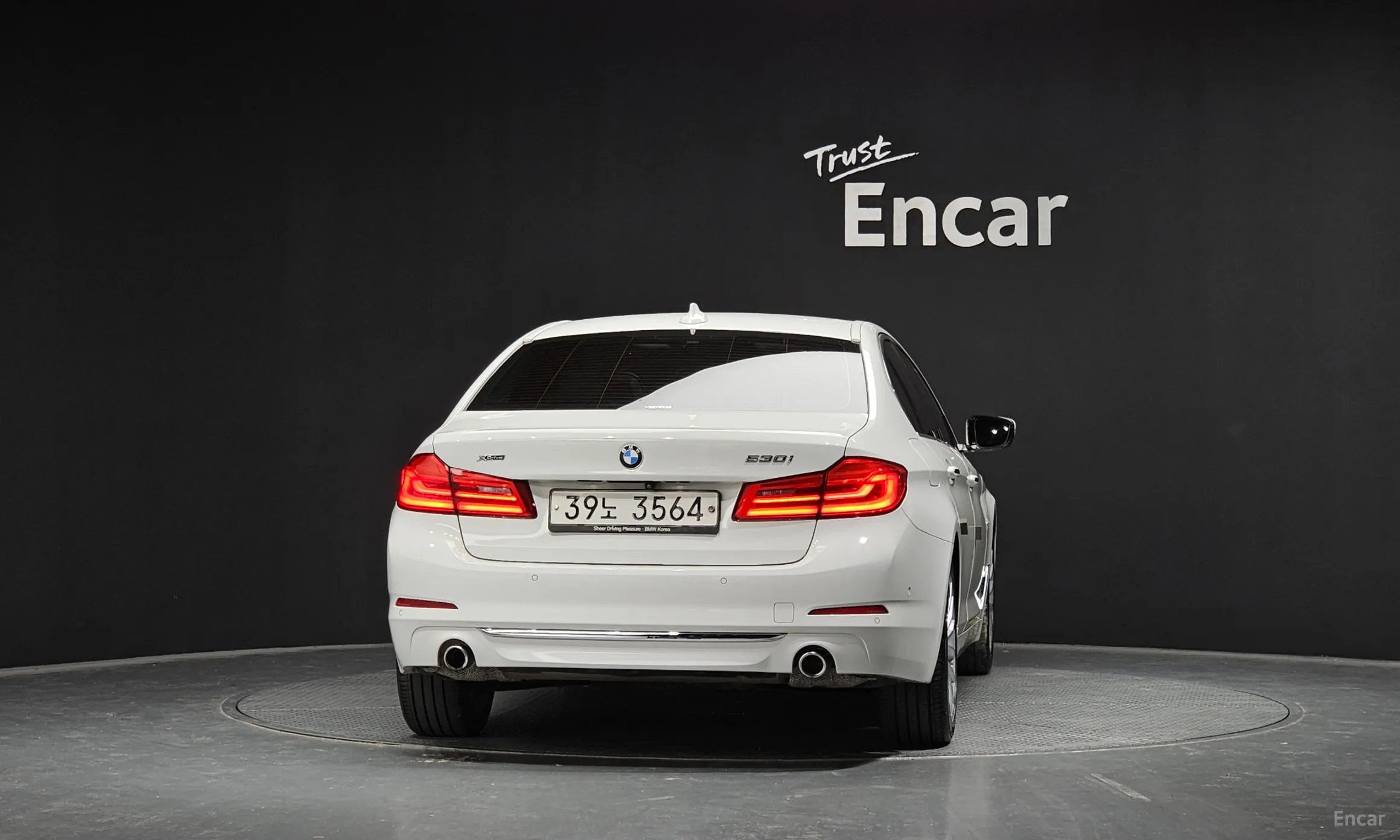 BMW 5 Series (G30) превью 3