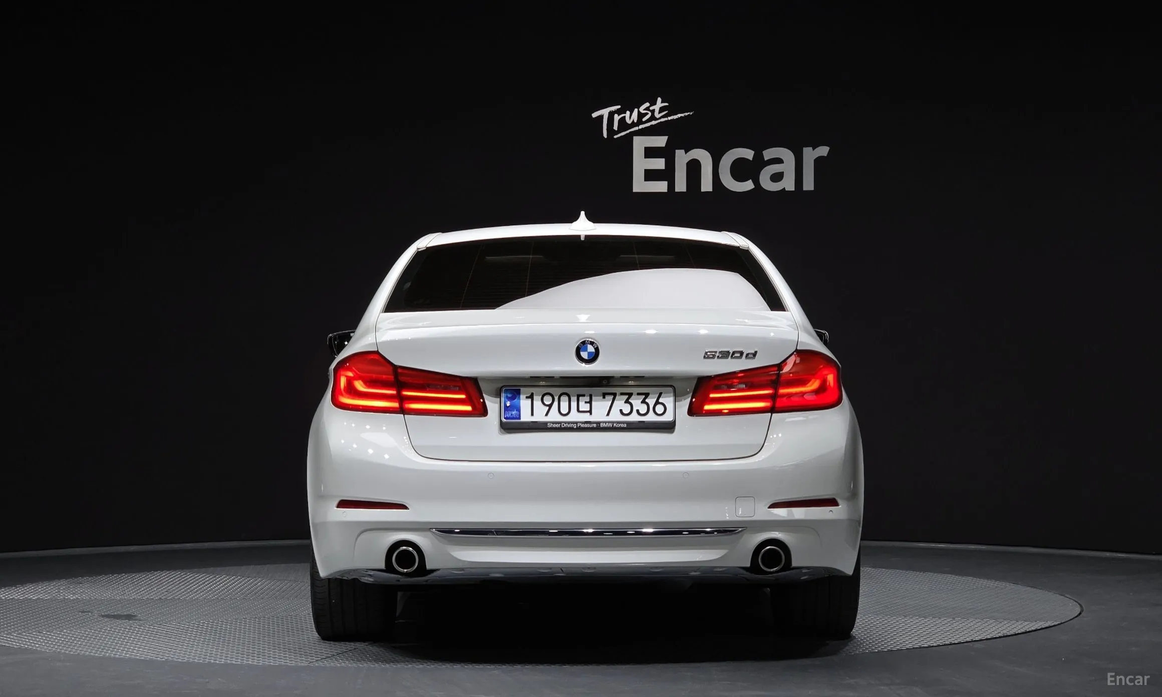 BMW 5 Series (G30) превью 3