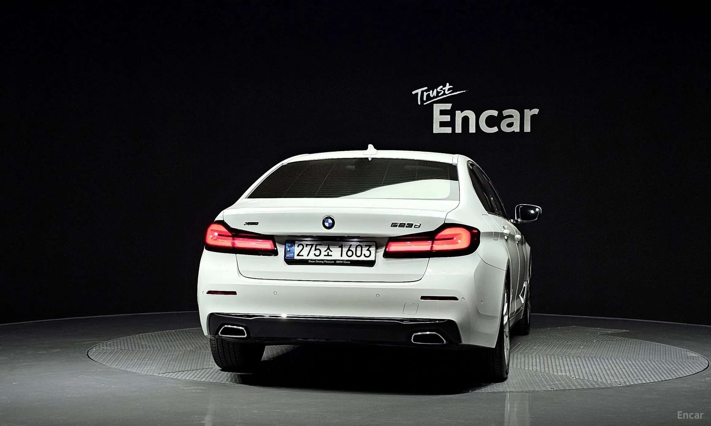 BMW 5 Series (G30) превью 3