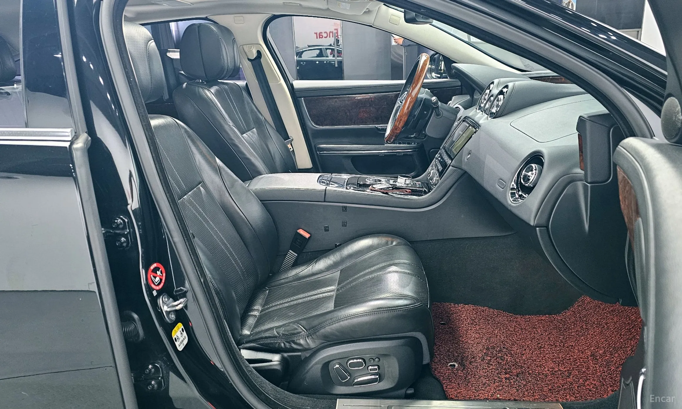 Jaguar All New XJ превью 10
