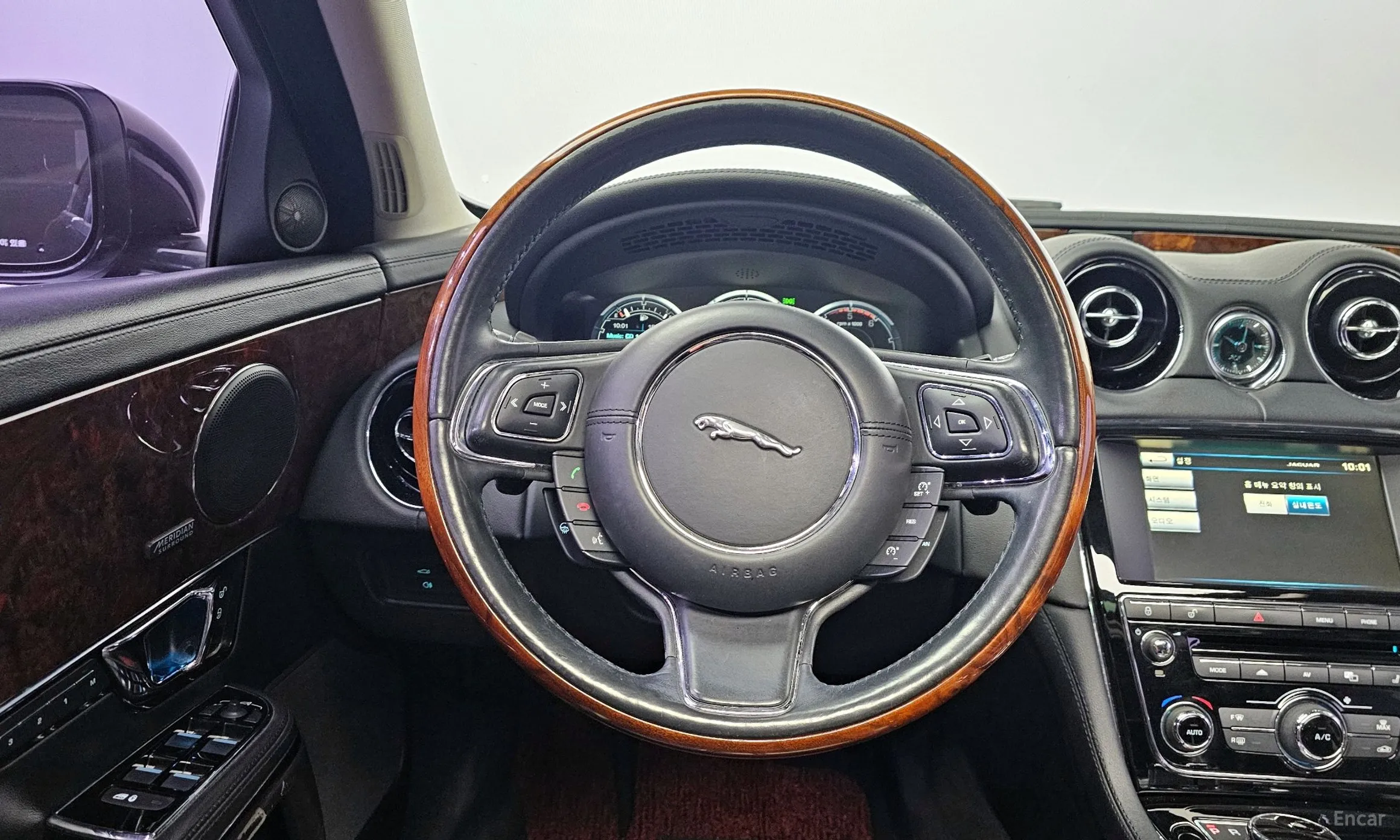 Jaguar All New XJ превью 12
