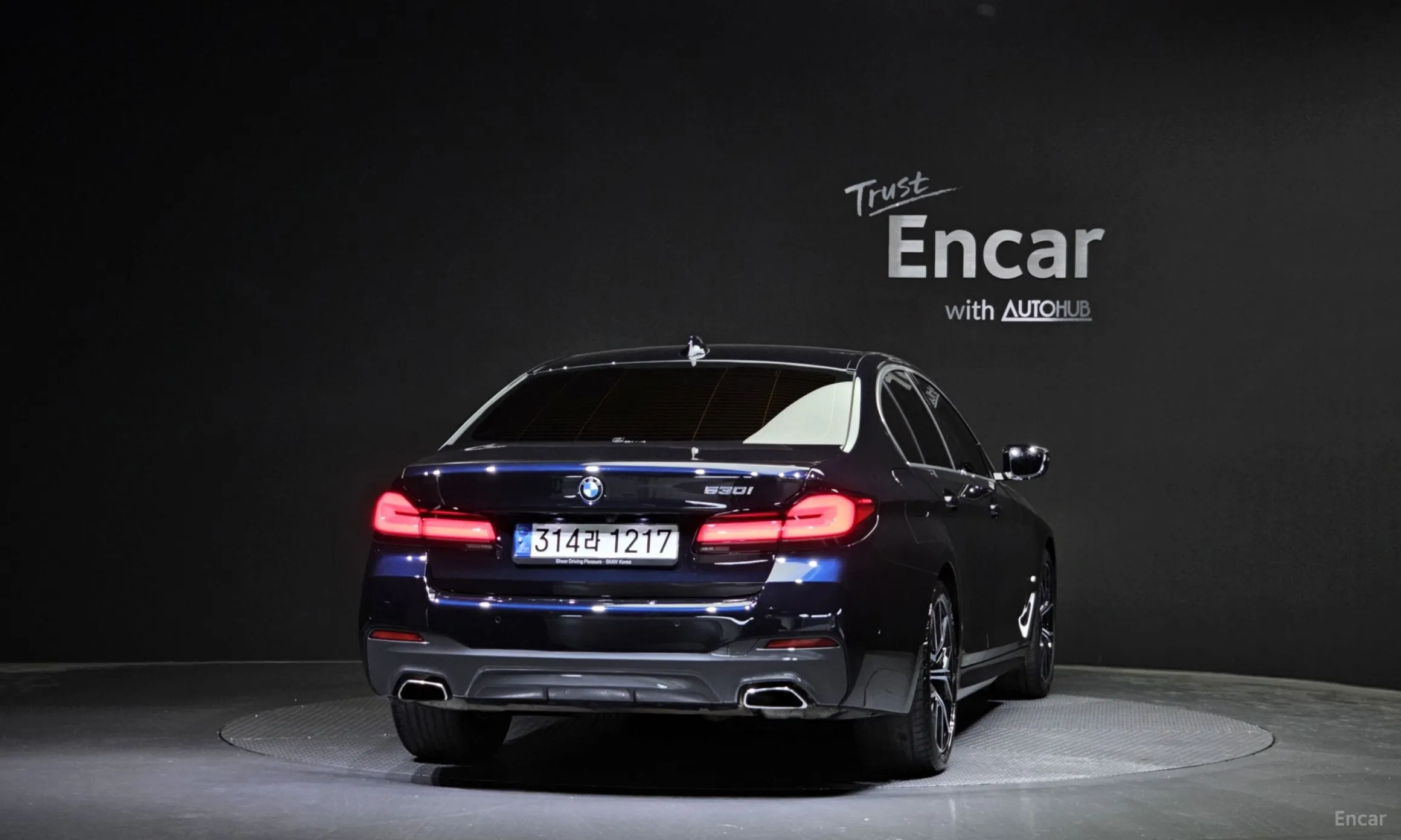 BMW 5 Series (G30) превью 3