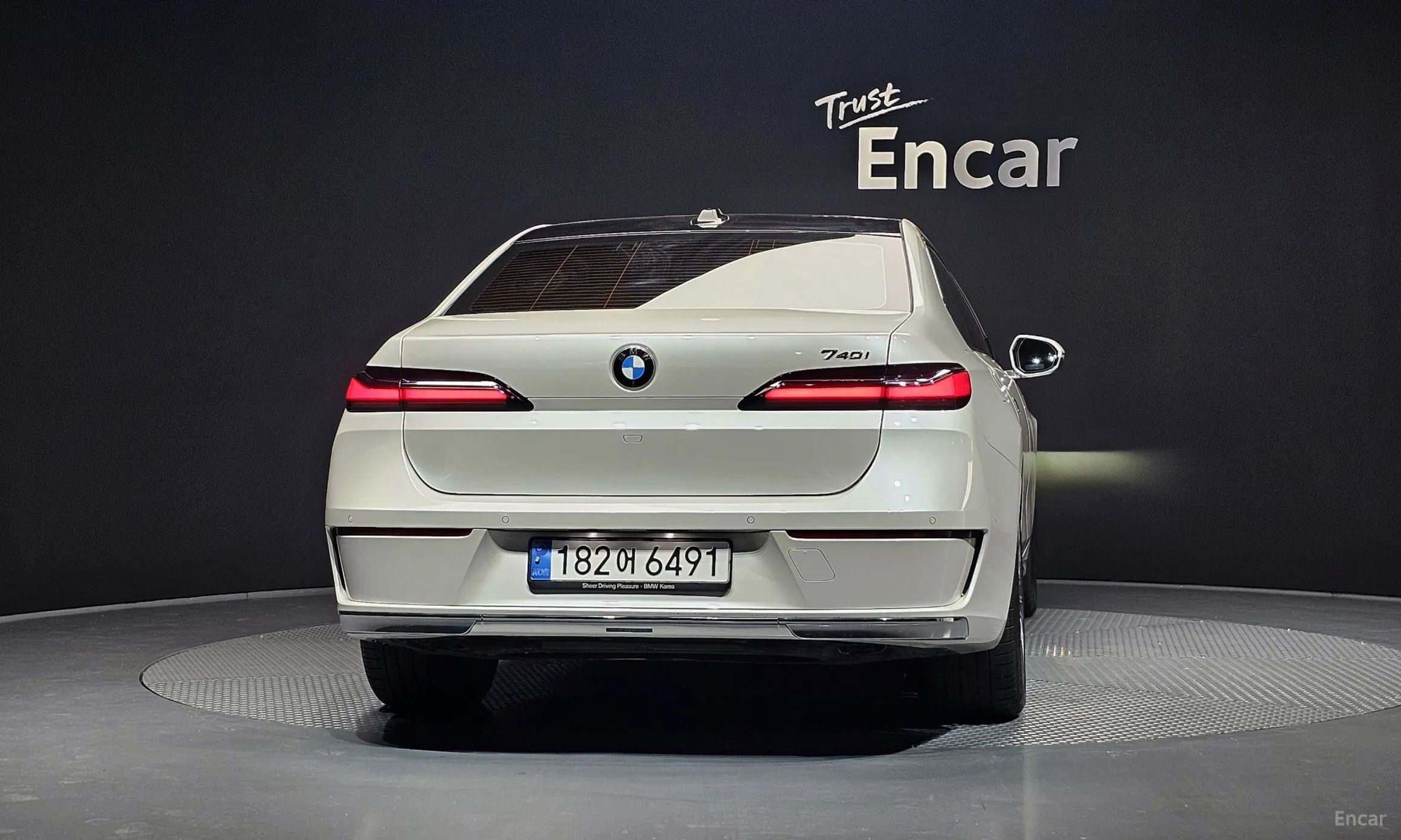 BMW 7 Series (G70) превью 3