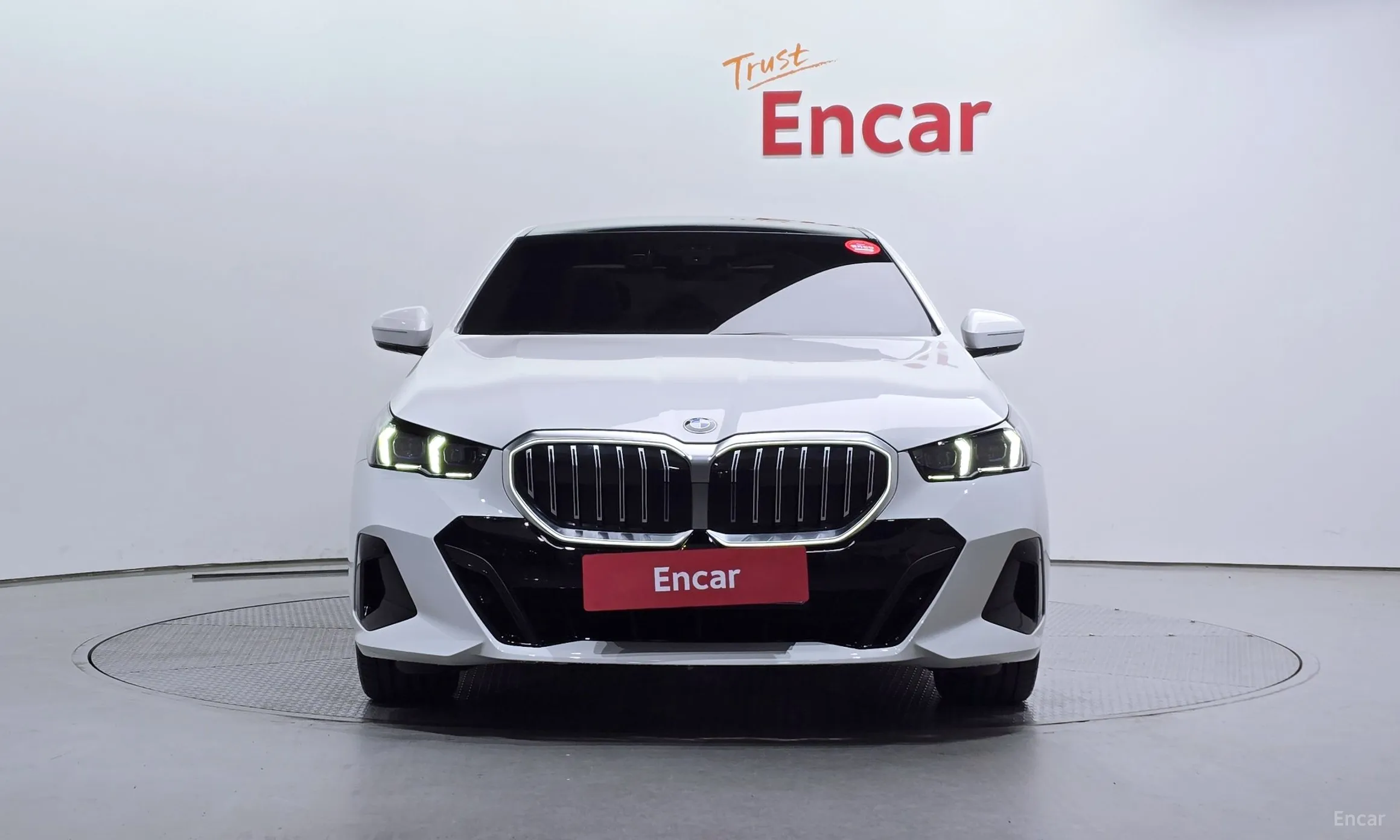 BMW 5 Series (G60) превью 2