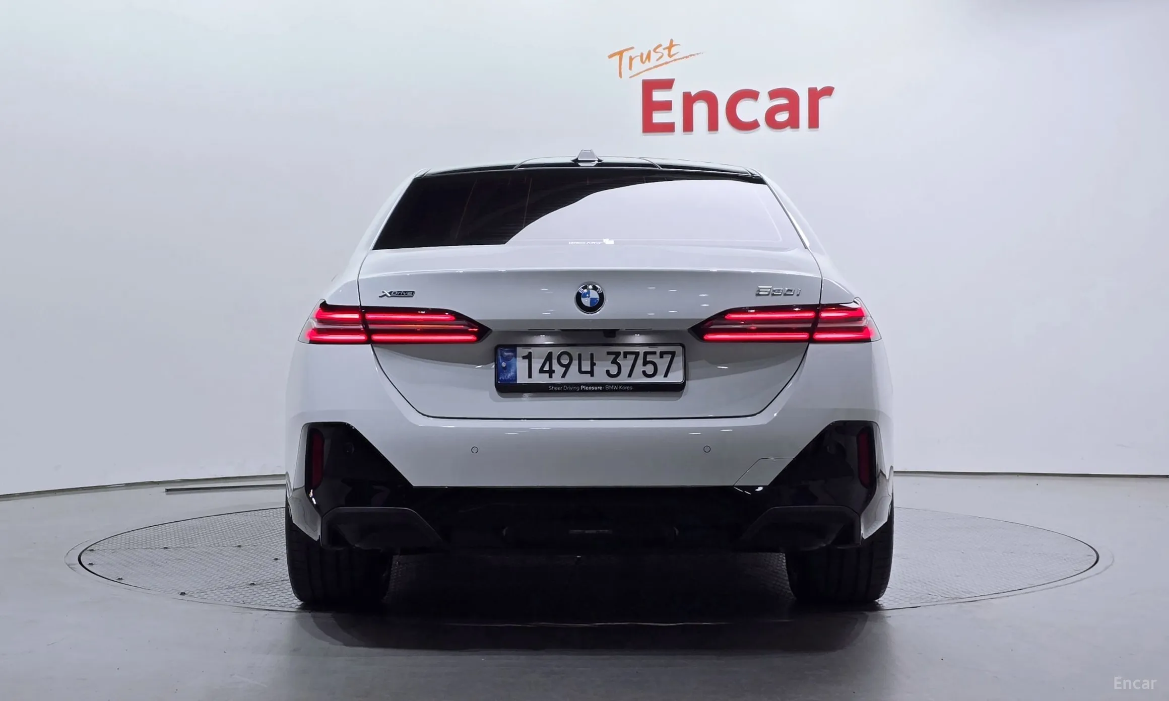 BMW 5 Series (G60) превью 3