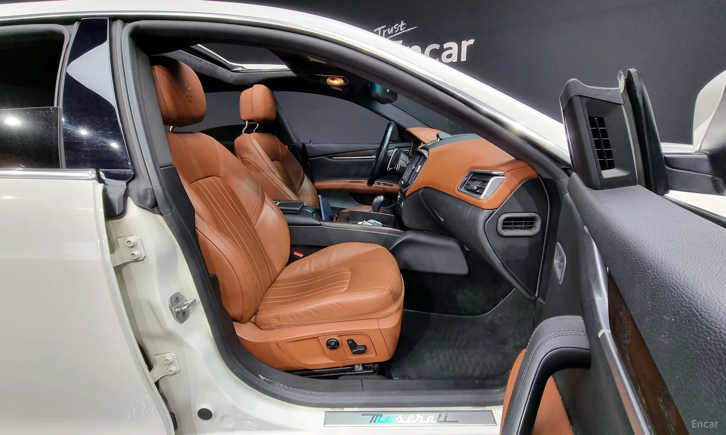 Maserati Ghibli превью 10