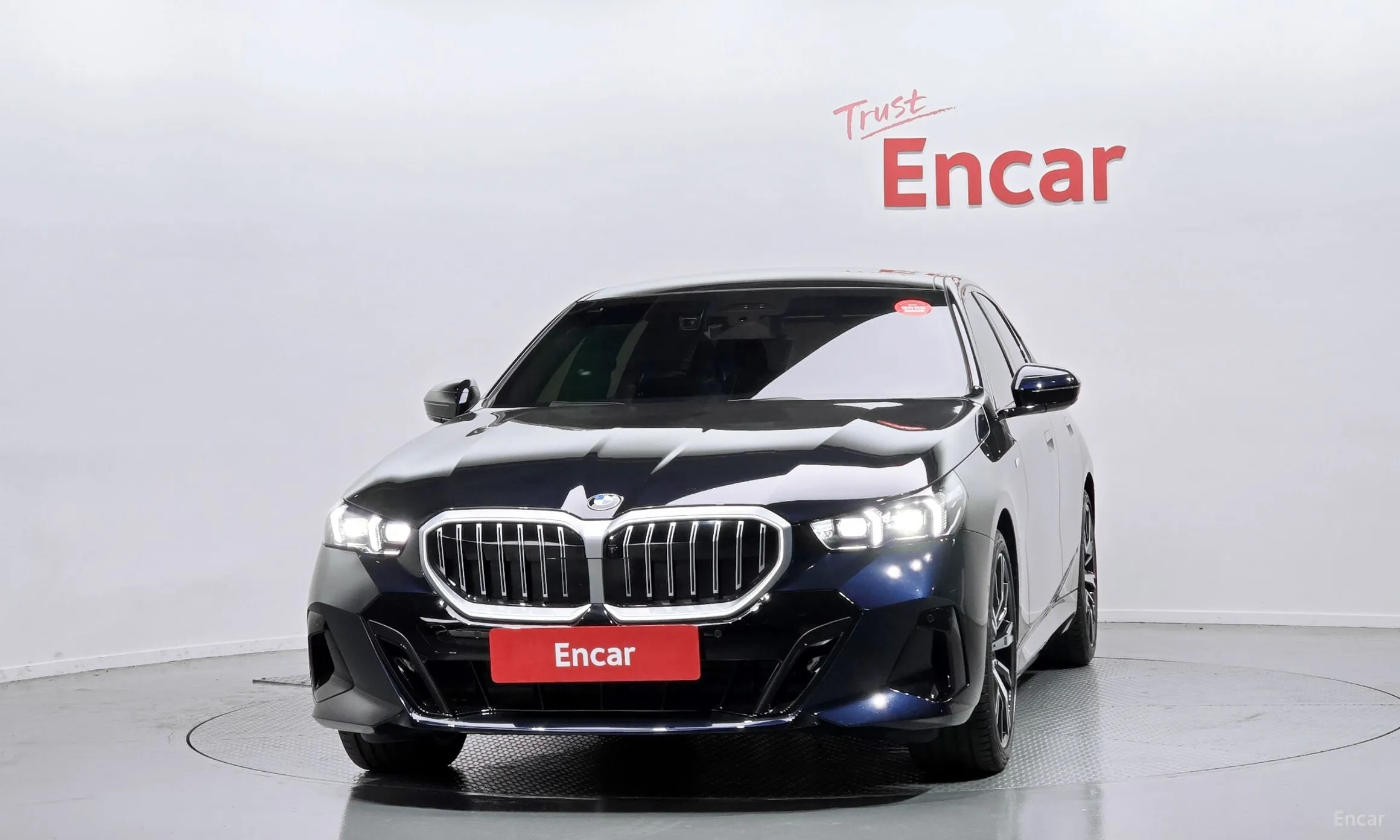 BMW 5 Series (G60) превью 2