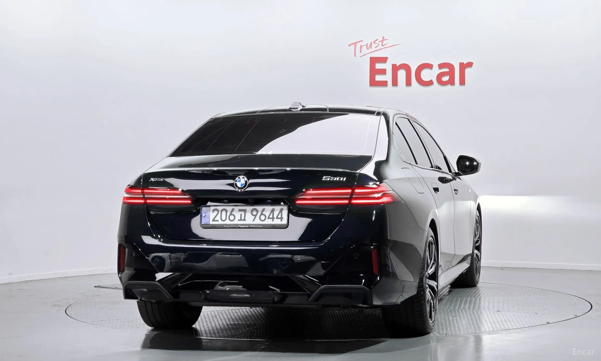BMW 5 Series (G60) превью 3