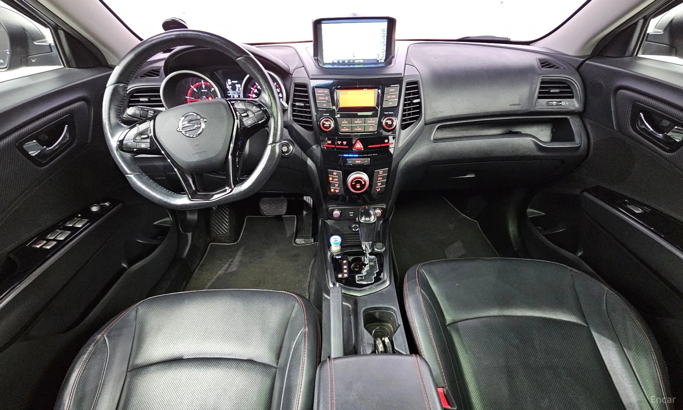 KG Mobility (SsangYong) Tivoli Air превью 4