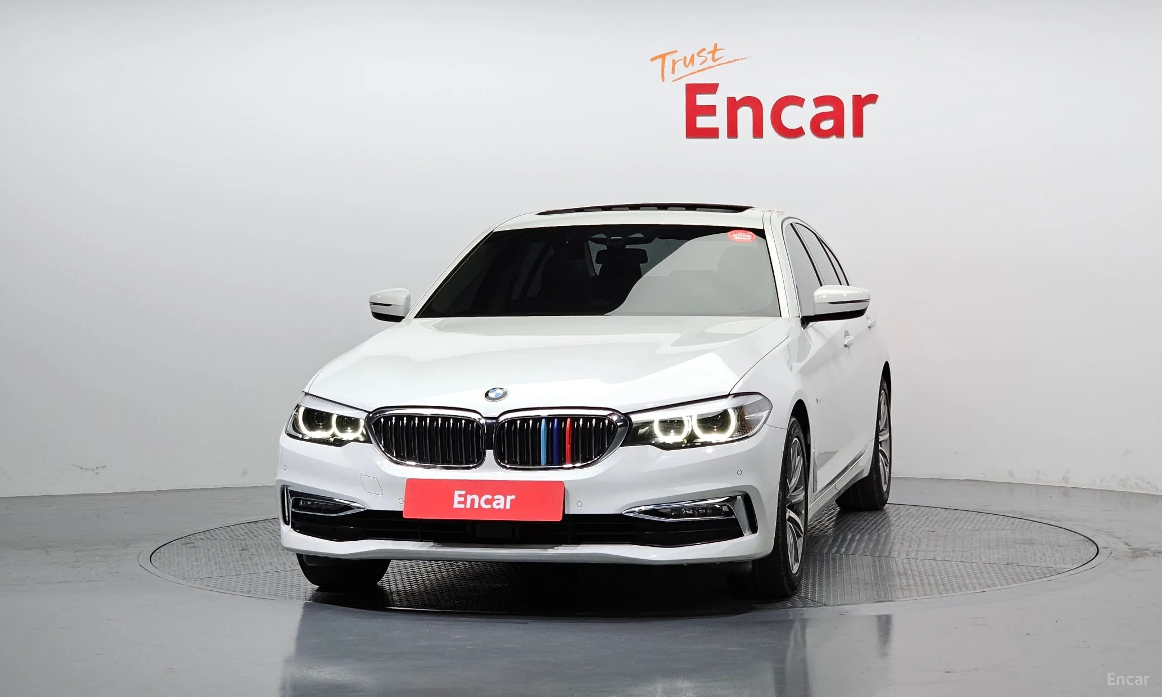 BMW 5 Series (G30) превью 2