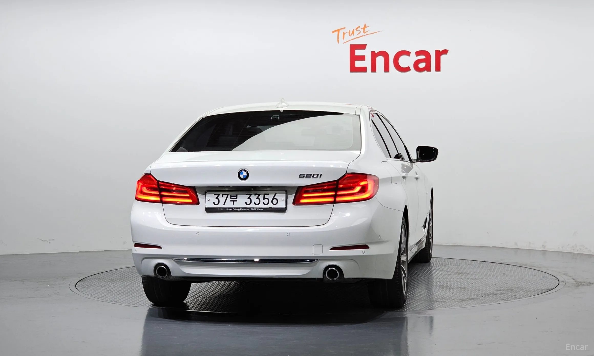 BMW 5 Series (G30) превью 3