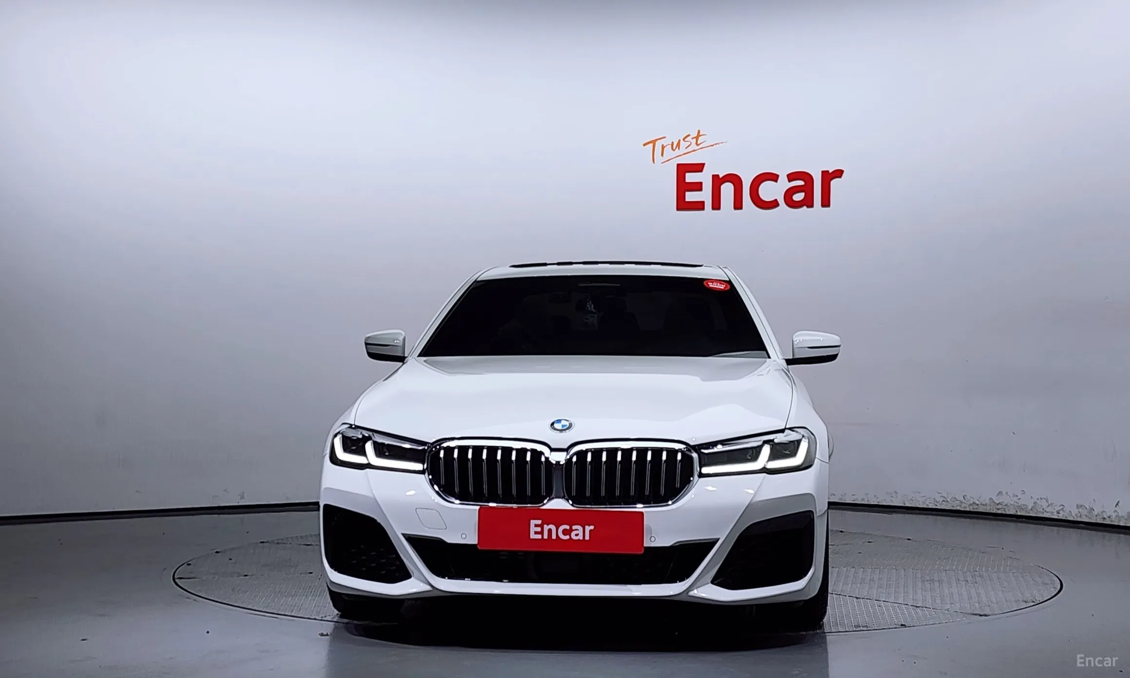 BMW 5 Series (G30) превью 2