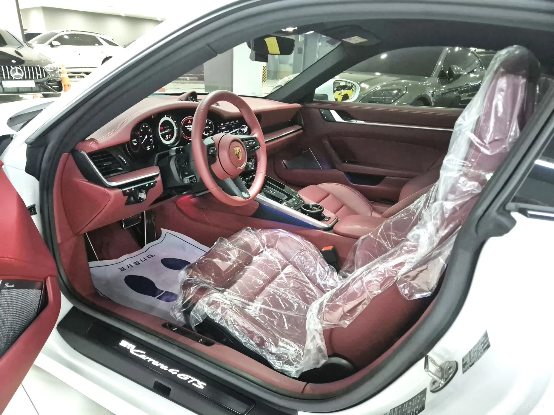 Porsche 911 (992) превью 4