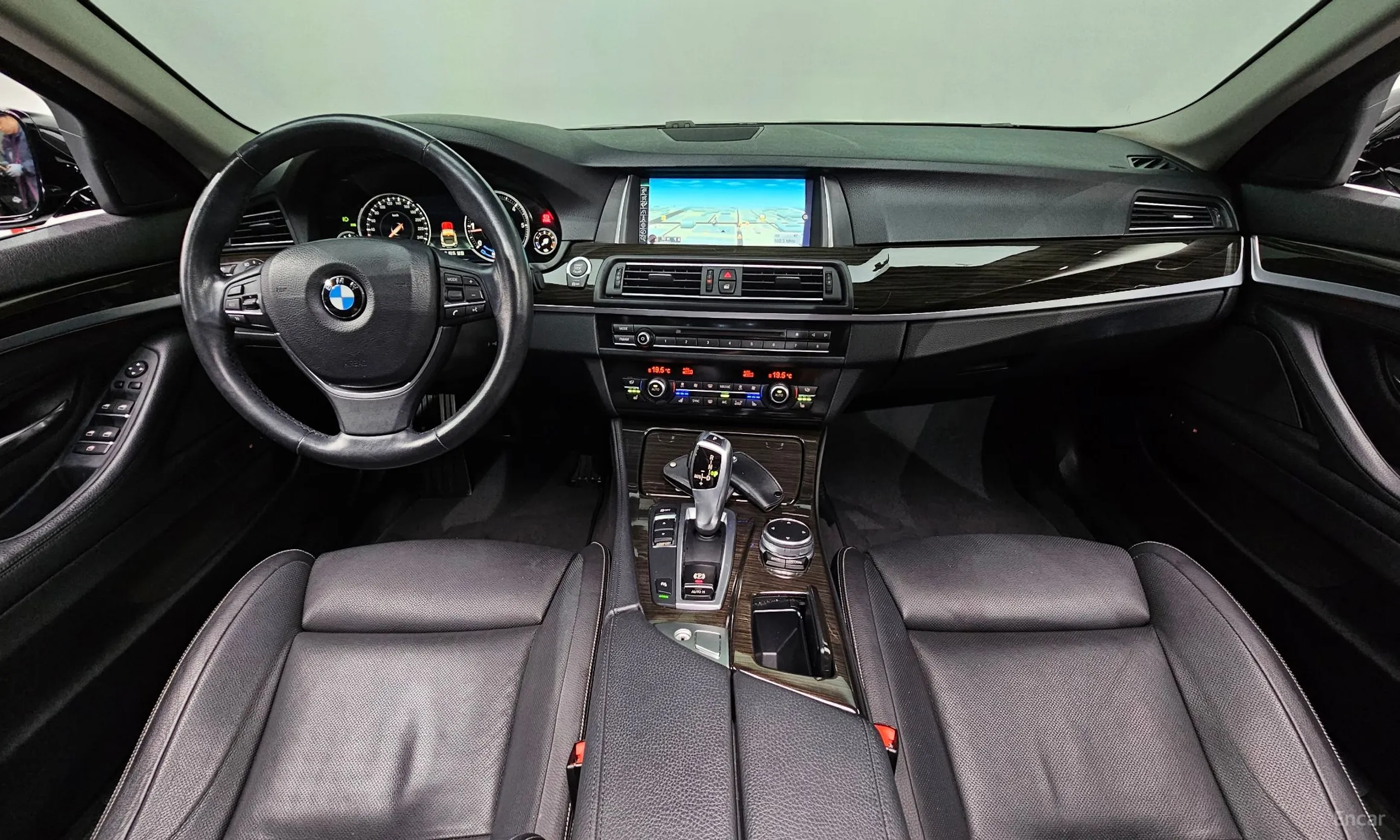 BMW 5 Series (F10) превью 4