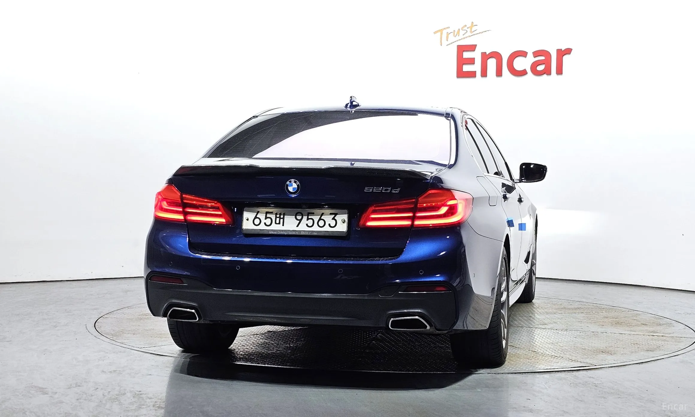 BMW 5 Series (G30) превью 3