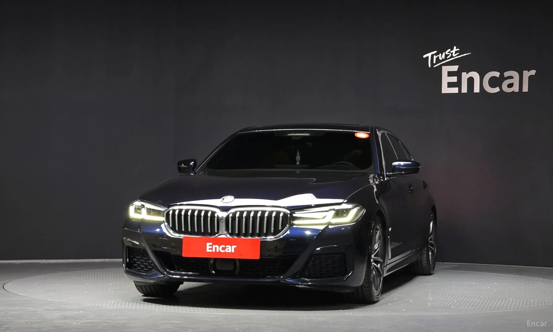 BMW 5 Series (G30) превью 2