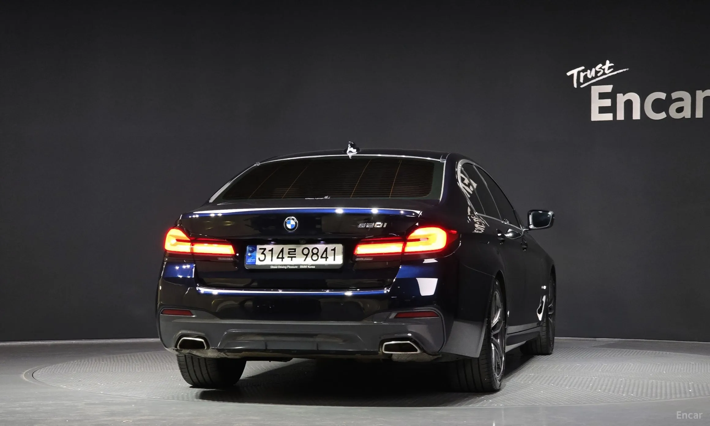 BMW 5 Series (G30) превью 3