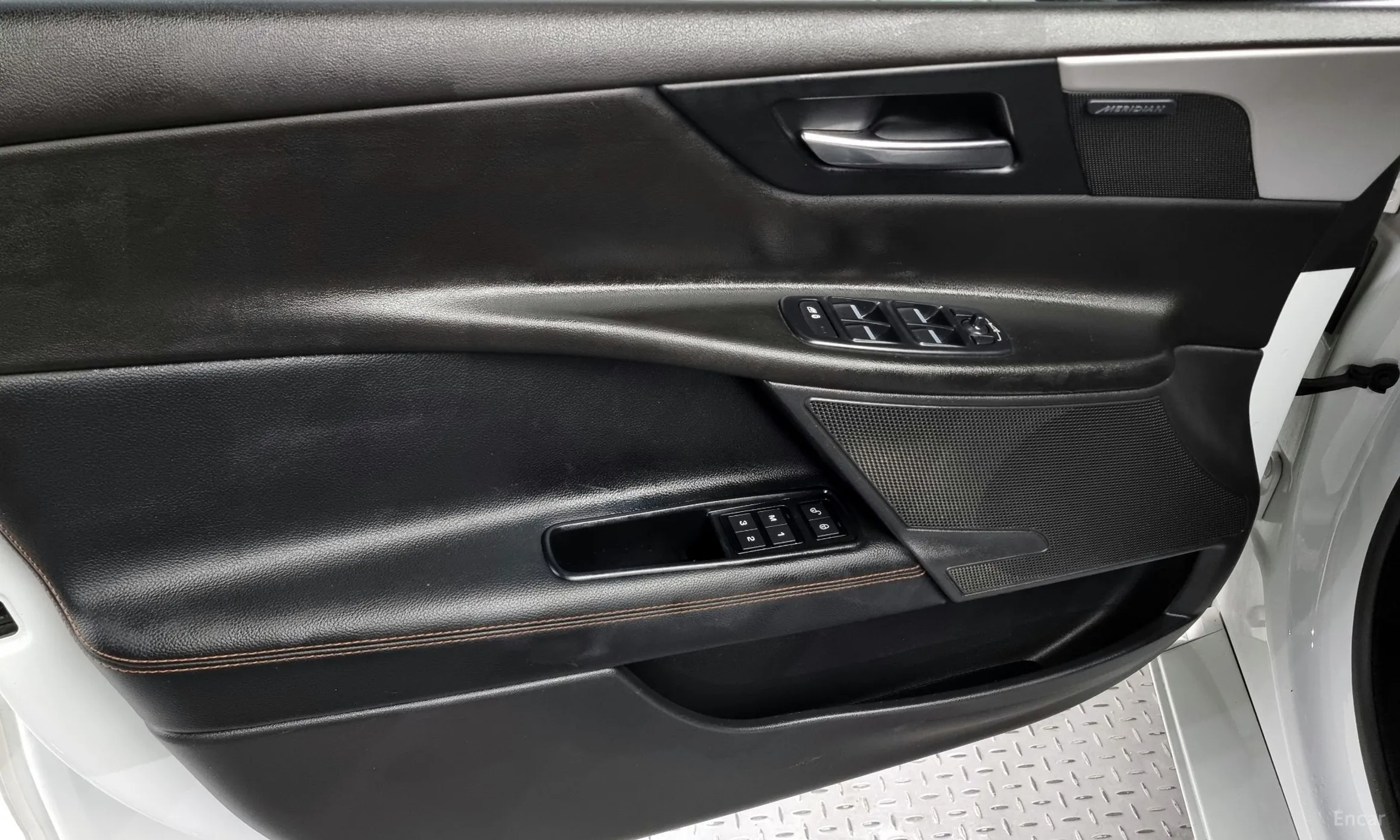 Jaguar XE превью 19