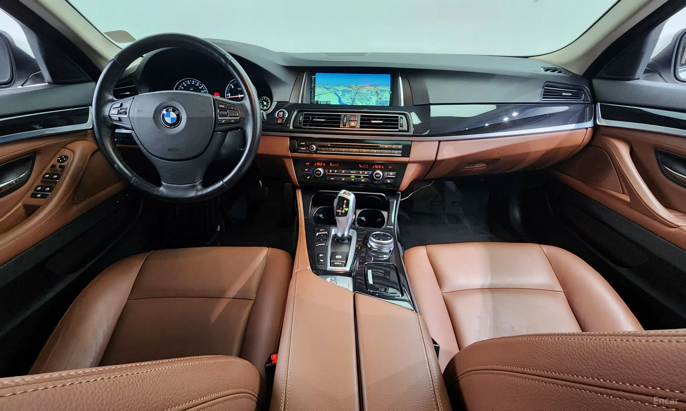 BMW 5 Series (F10) превью 4