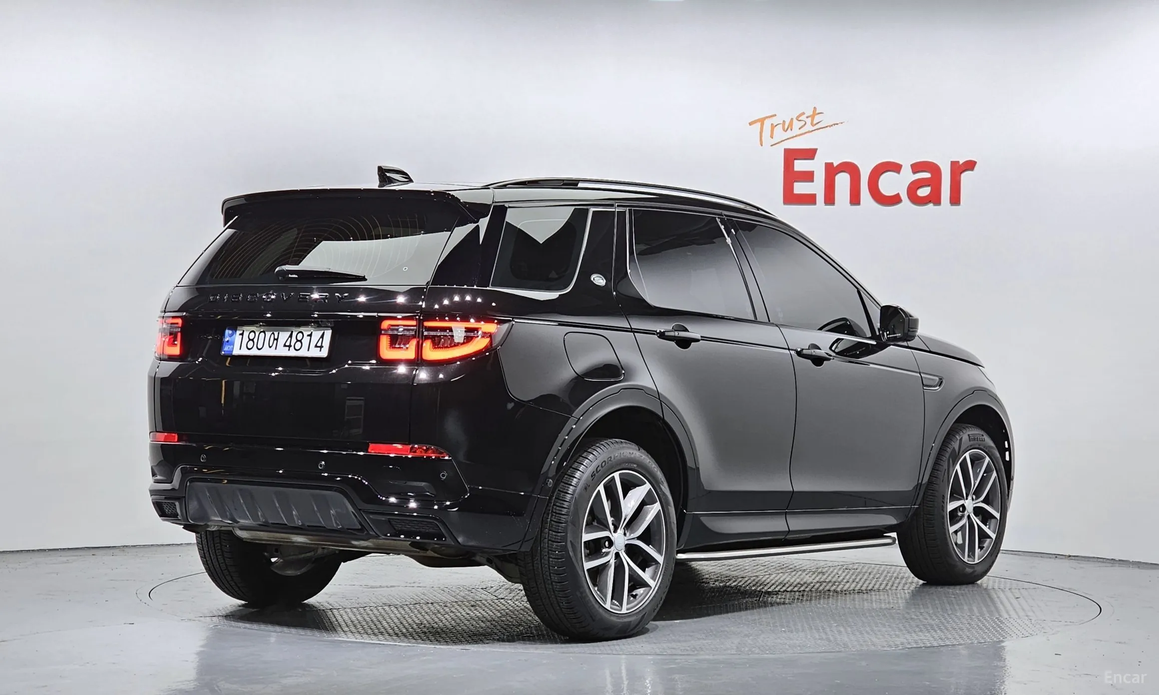 Land Rover Discovery Sports превью 2