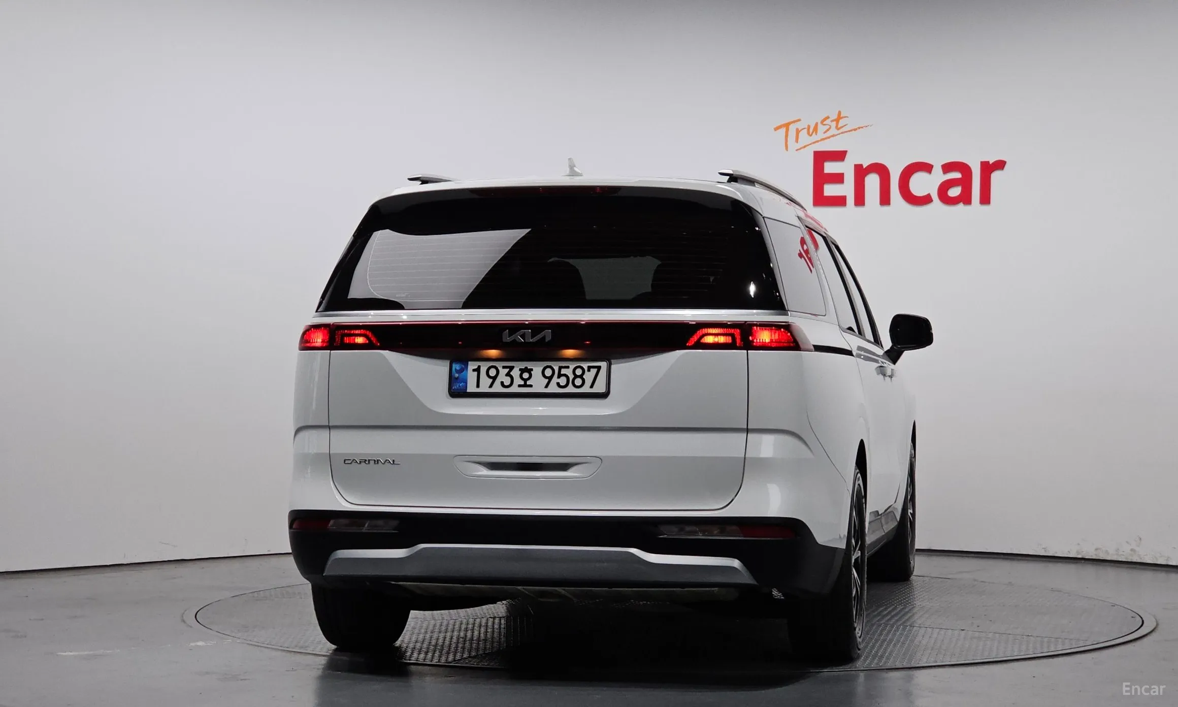 Kia Carnival Gen 4 превью 3