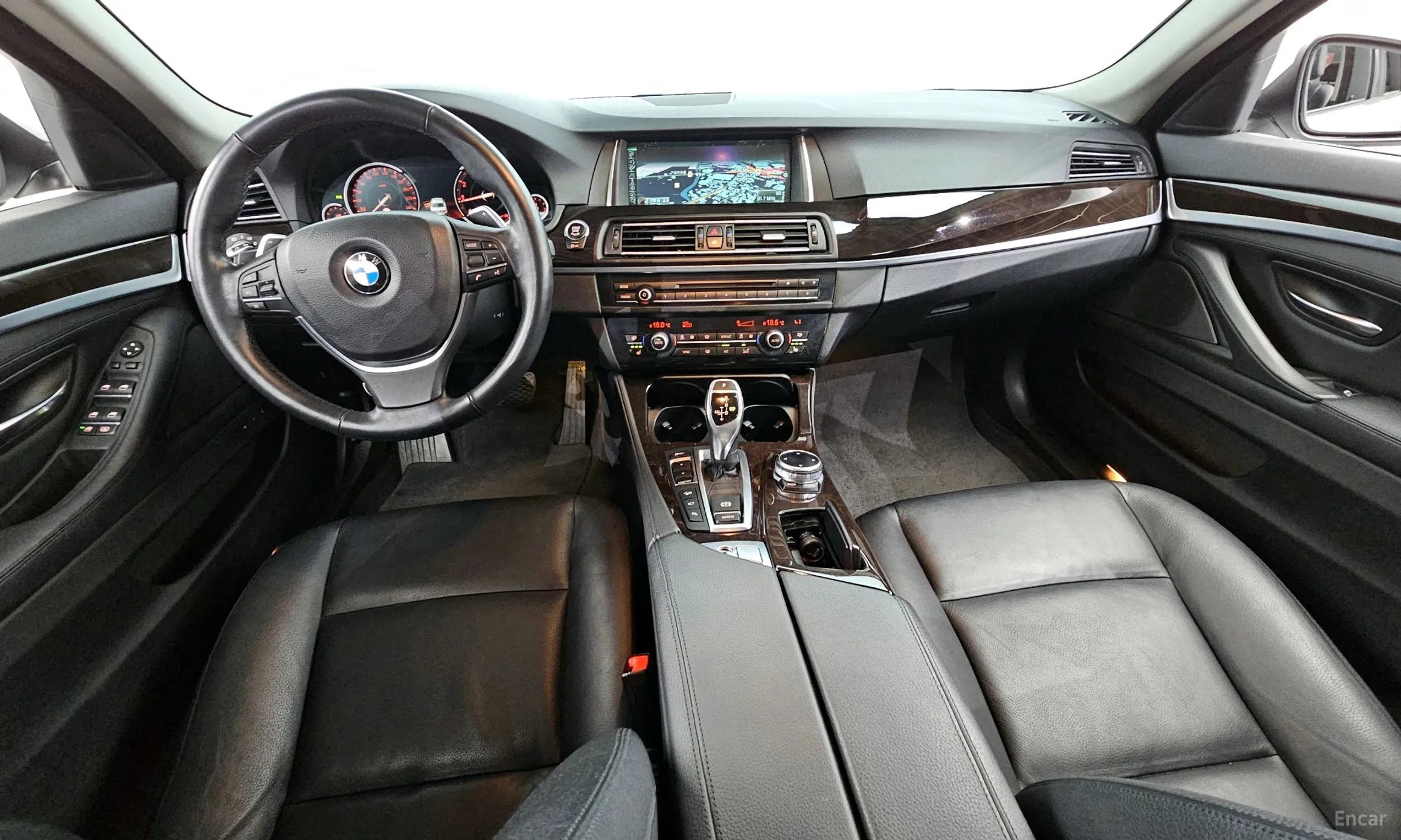 BMW 5 Series (F10) превью 4