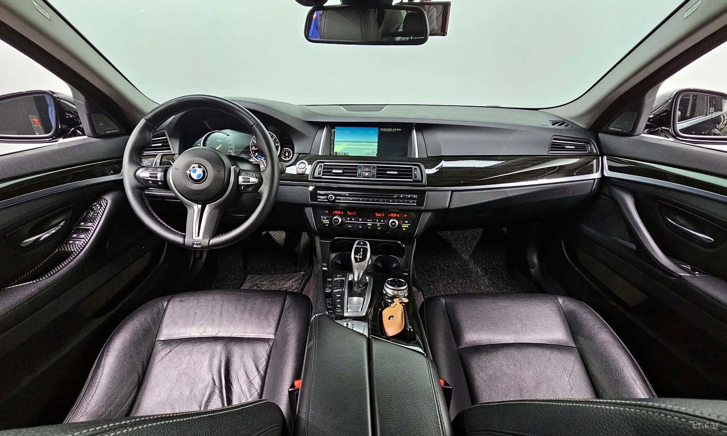 BMW 5 Series (F10) превью 4