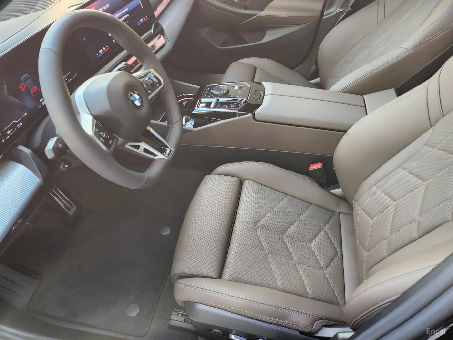 BMW 5 Series (G60) превью 10