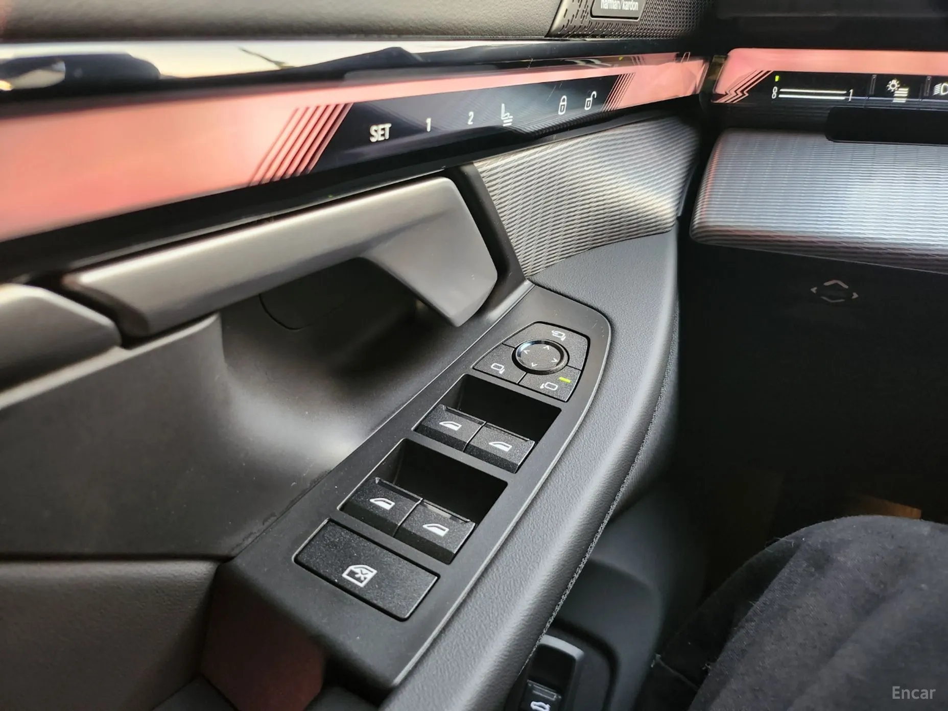 BMW 5 Series (G60) превью 12