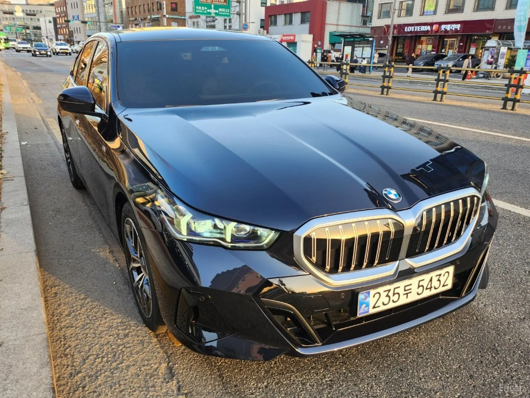 BMW 5 Series (G60) превью 2