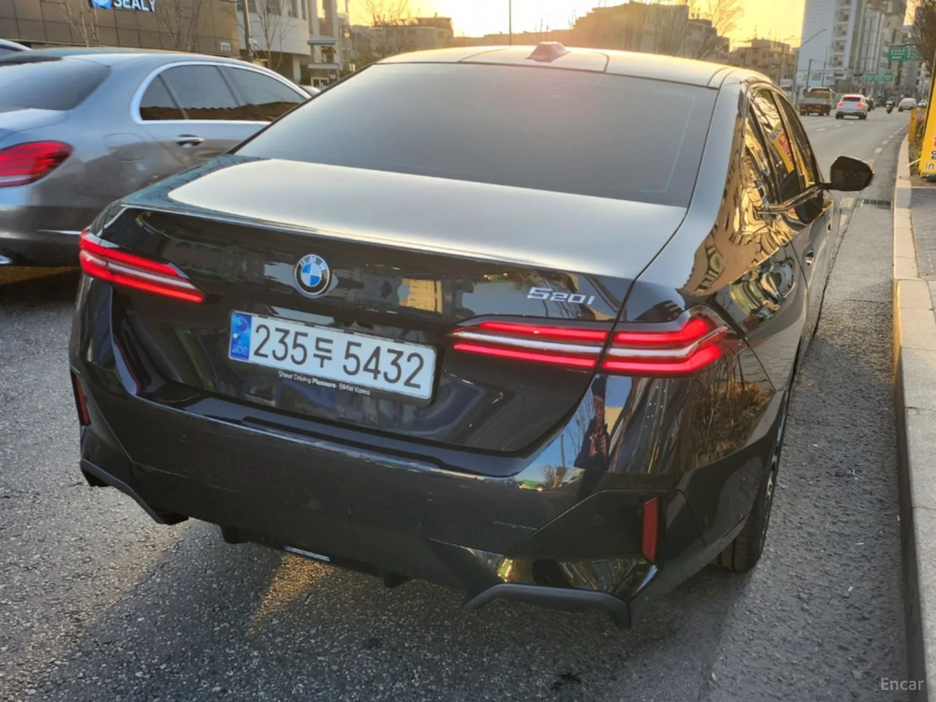 BMW 5 Series (G60) превью 3