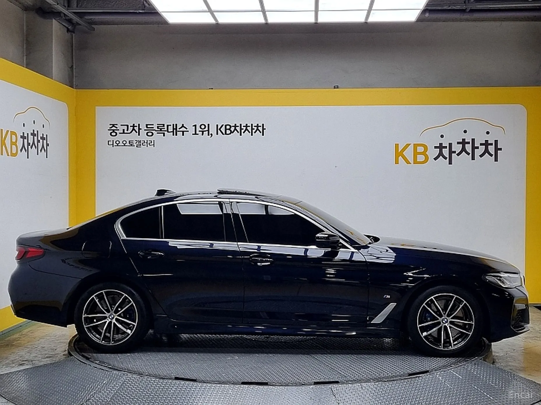 BMW 5 Series (G30) превью 4