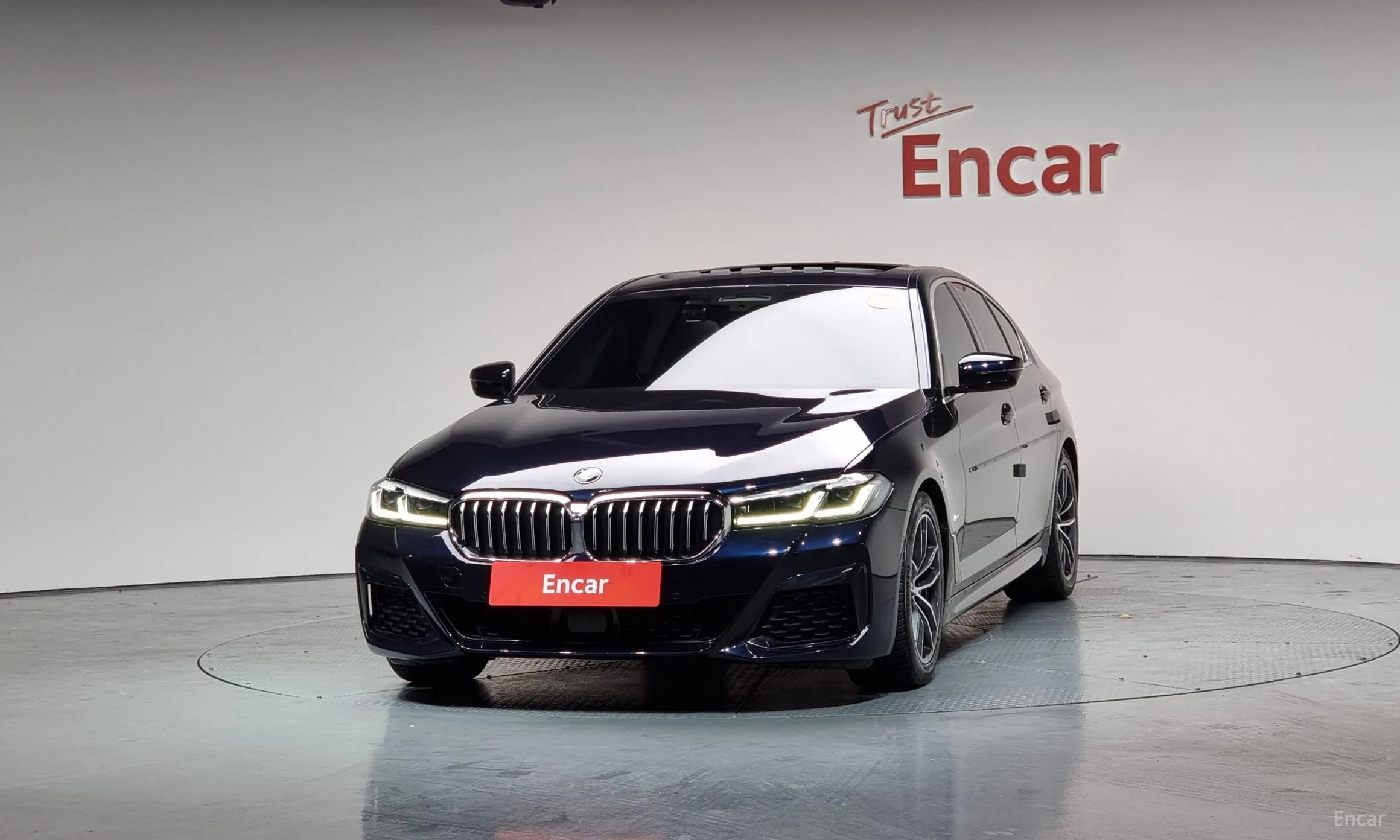 BMW 5 Series (G30) превью 2