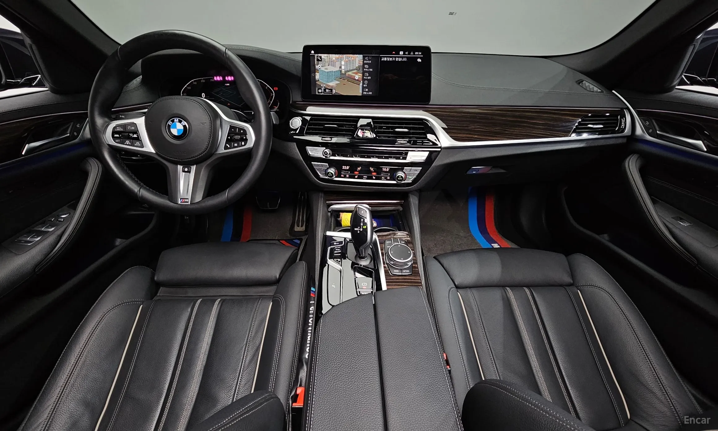 BMW 5 Series (G30) превью 4