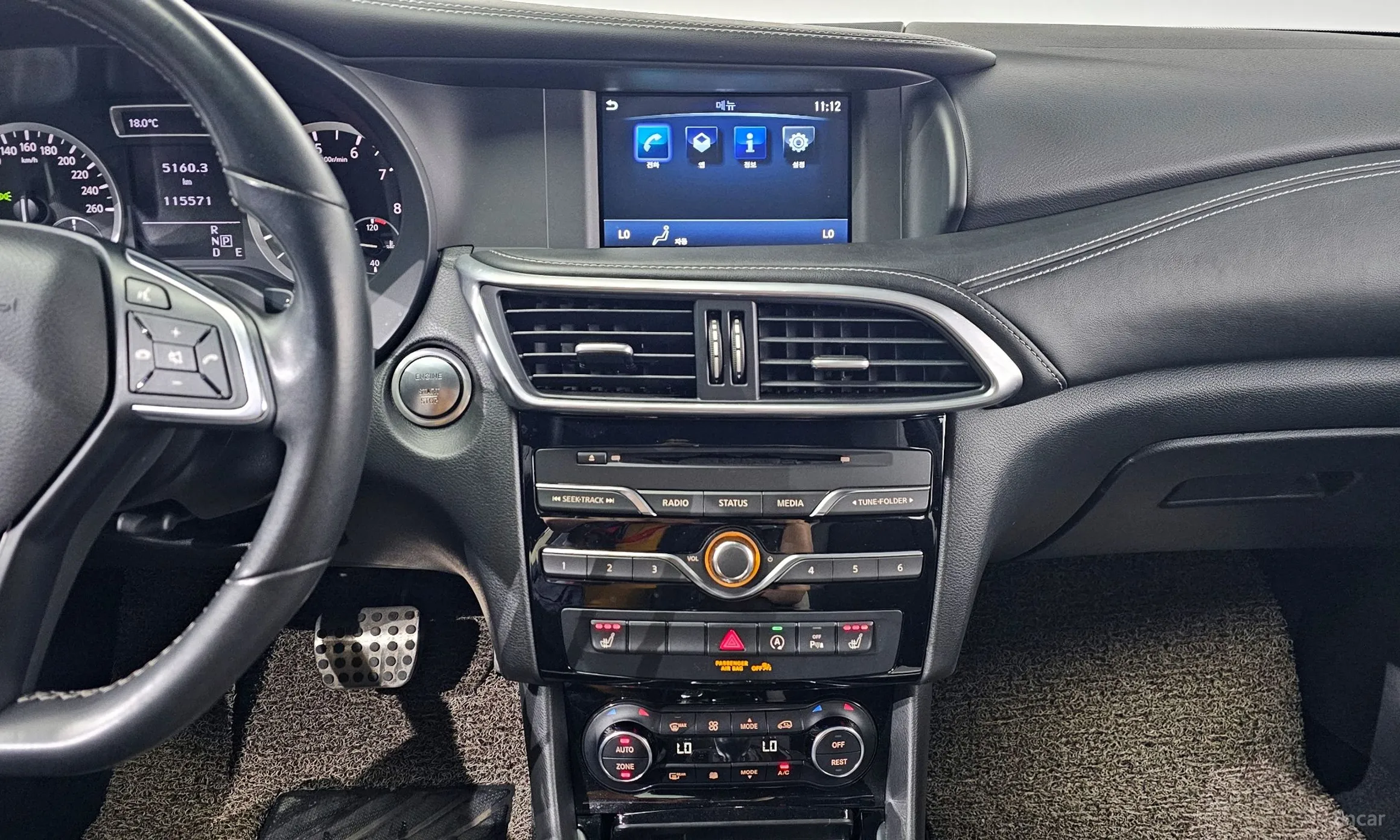 Infiniti Q30 превью 14
