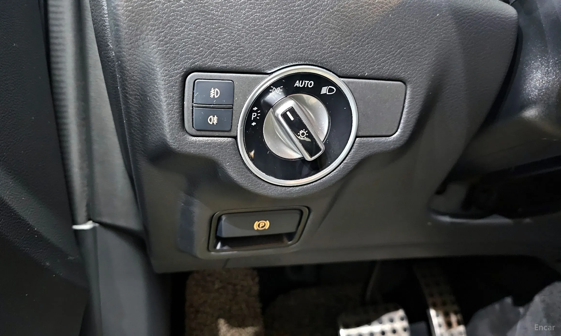 Infiniti Q30 превью 17