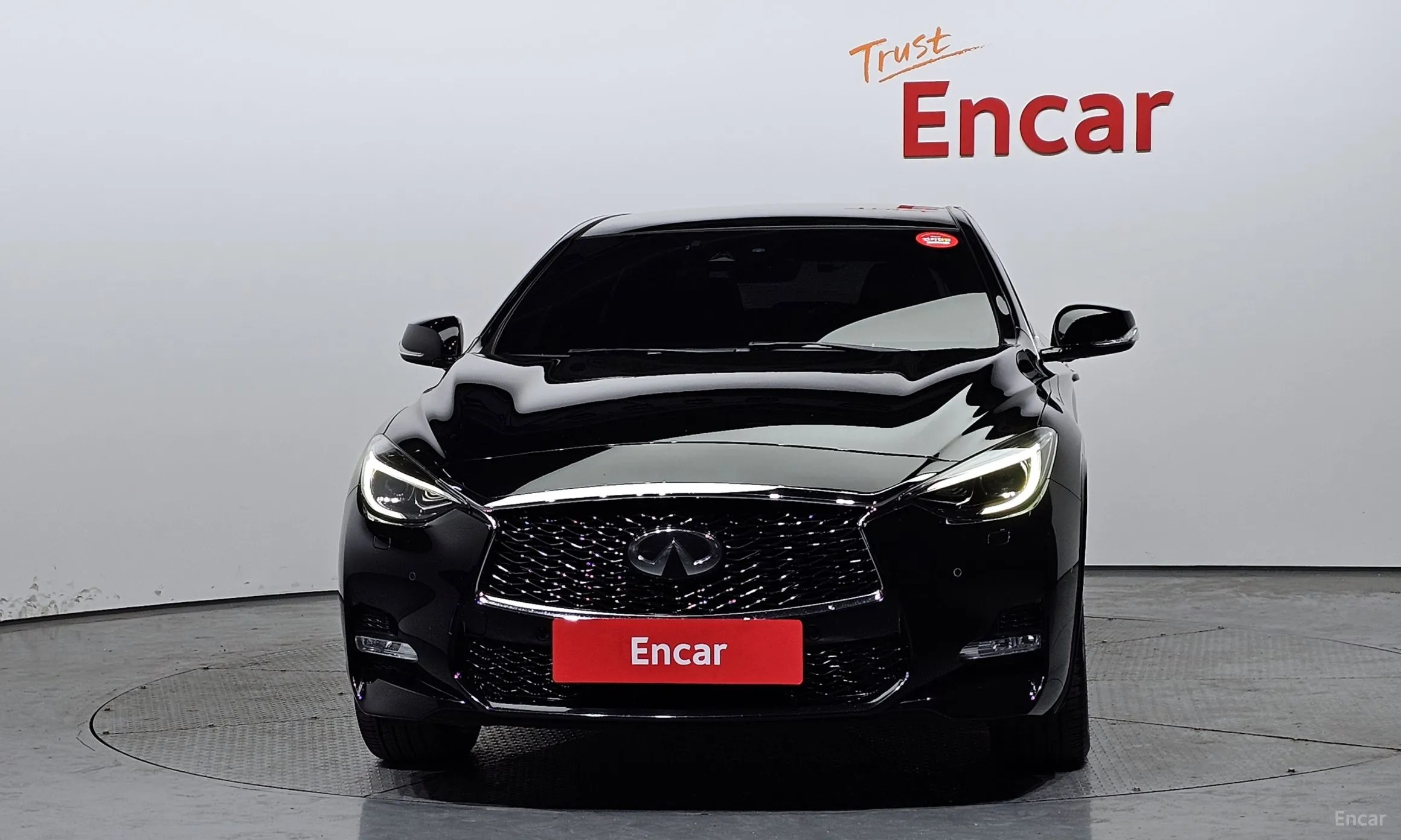 Infiniti Q30 превью 3