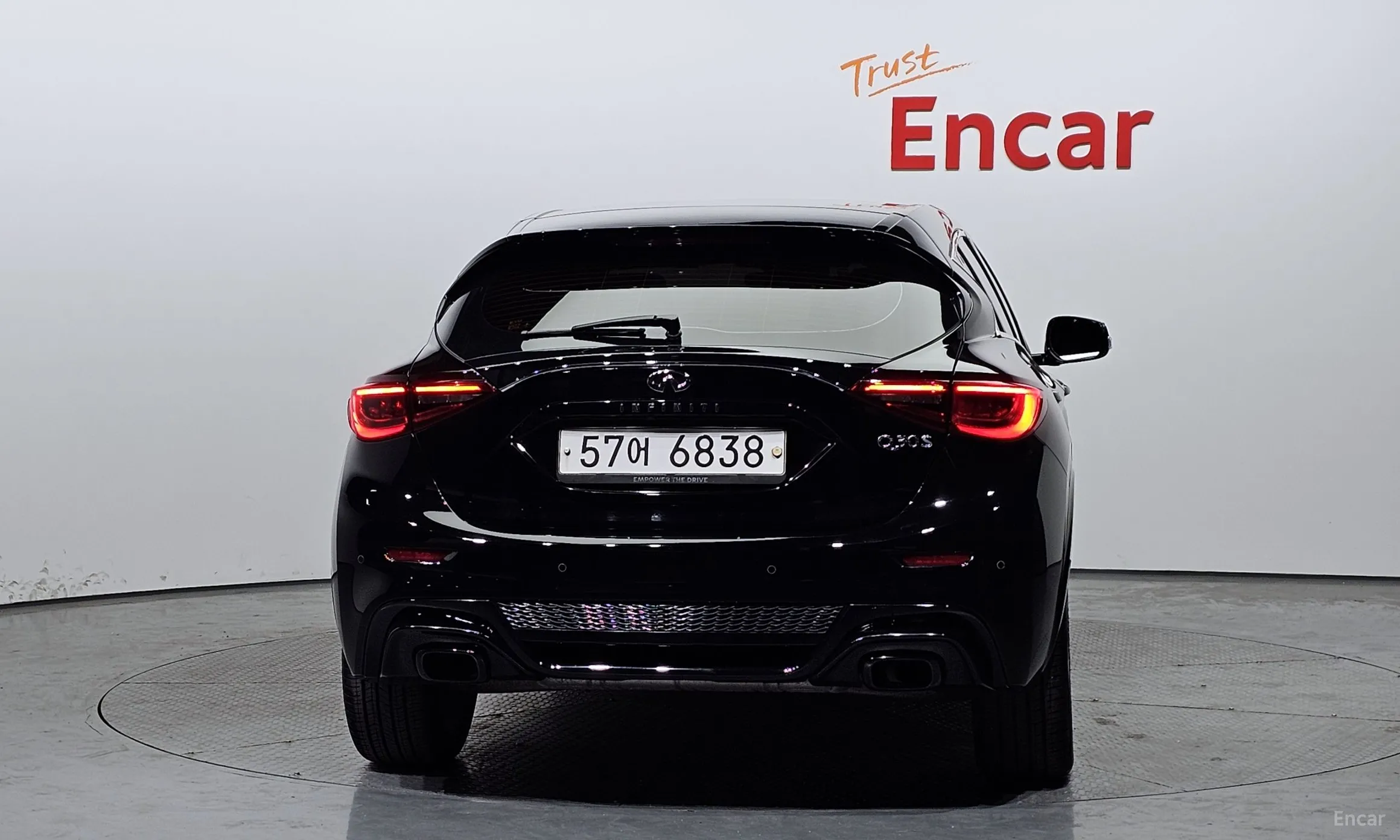 Infiniti Q30 превью 4