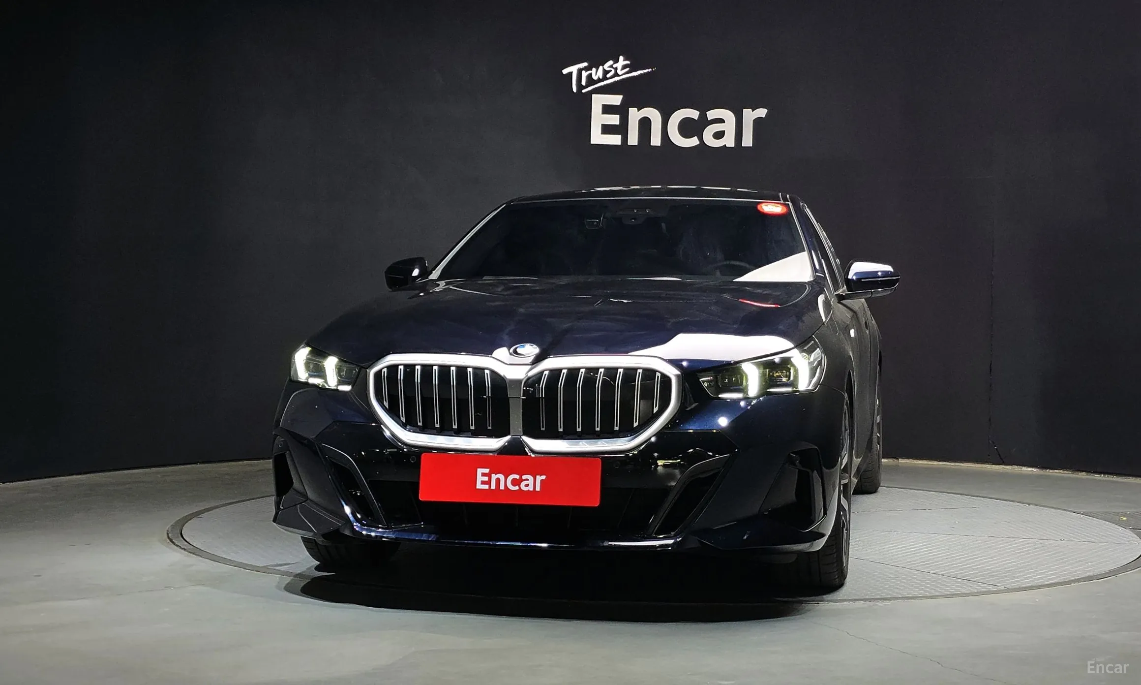 BMW 5 Series (G60) превью 2