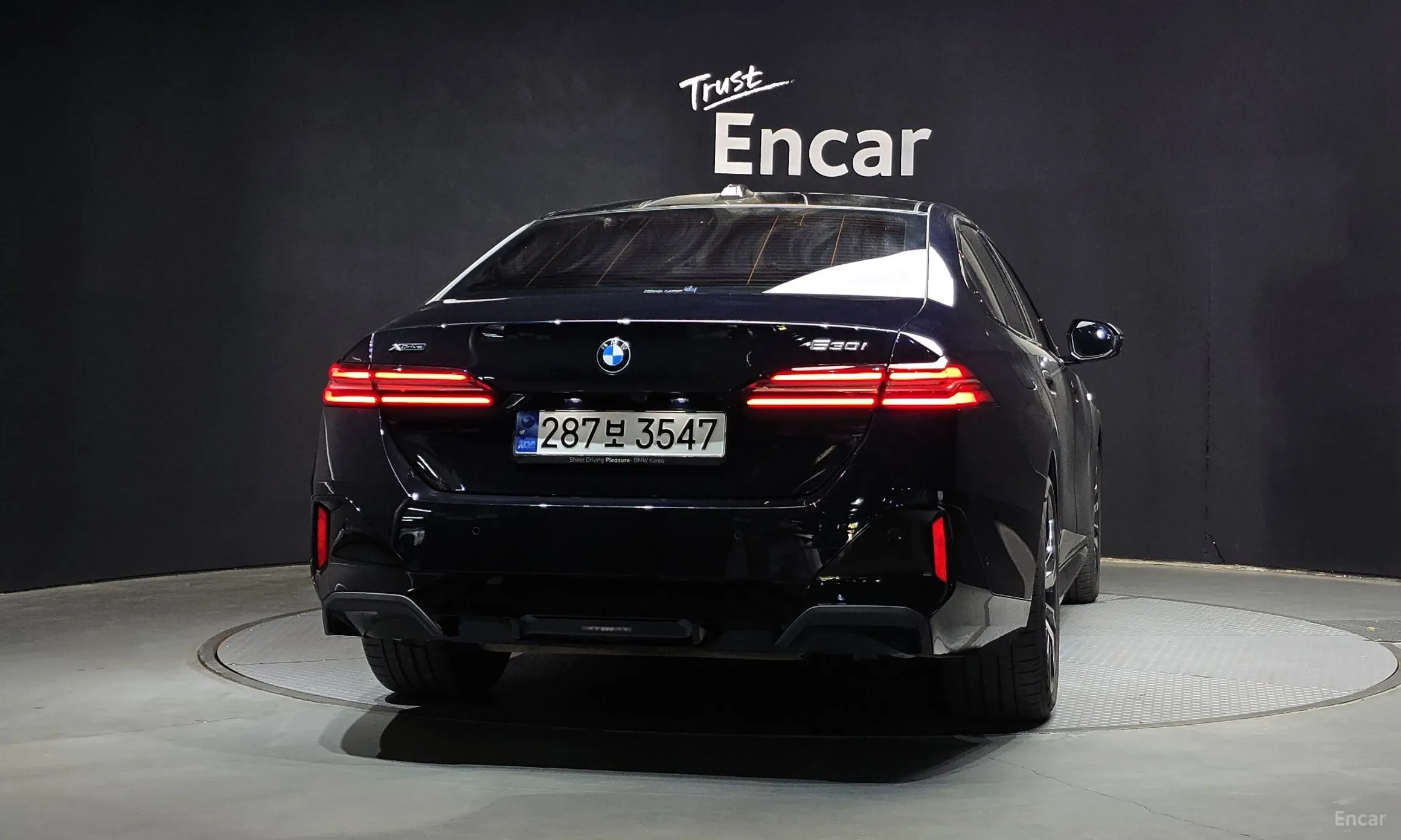 BMW 5 Series (G60) превью 3