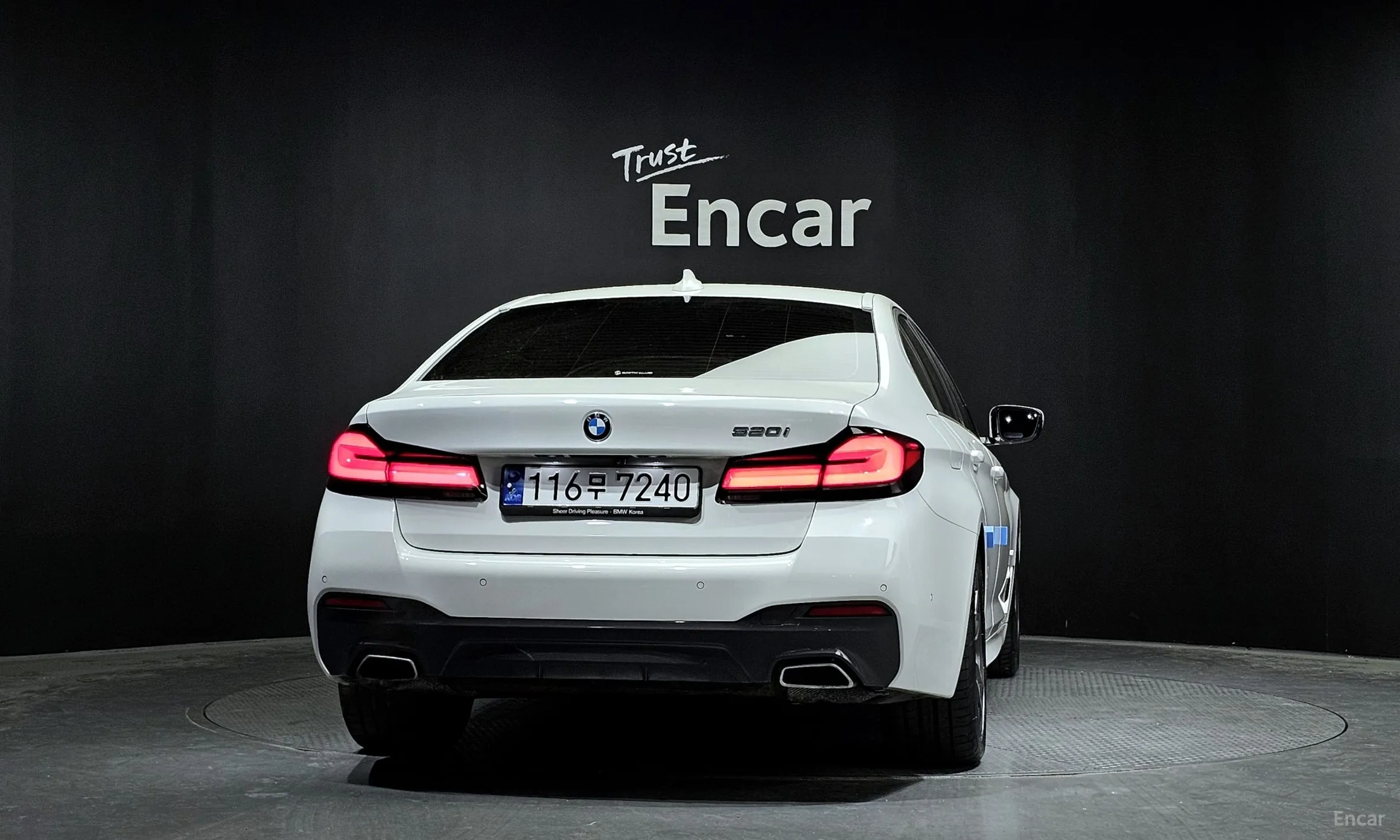 BMW 5 Series (G30) превью 3